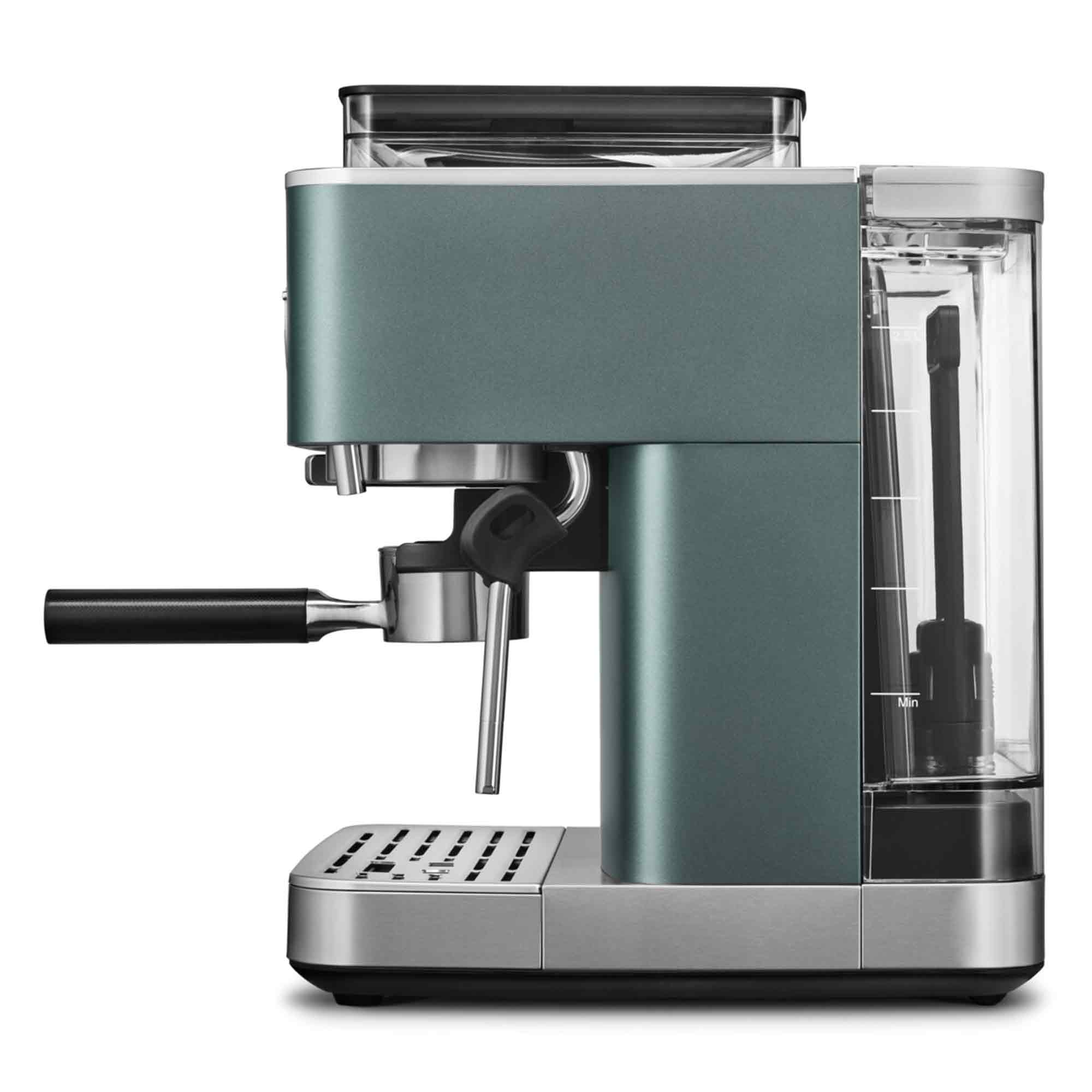 Eine türkisfarbene Espressomaschine mit schwarzem Griff und Wassertank. Sie hat einen silbernen Sockel und eine schwarze Oberseite.