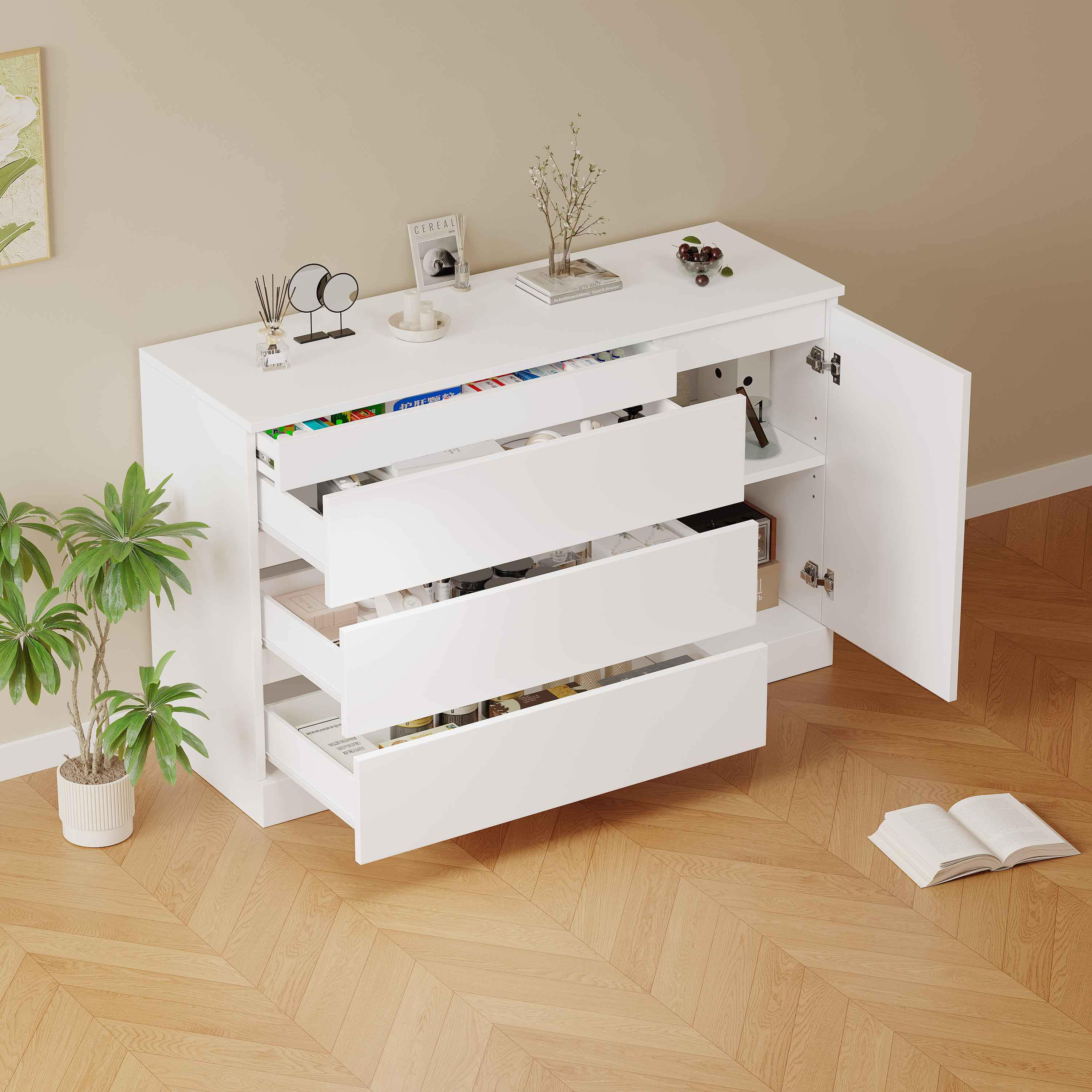 Ein weißer Schrank mit offenen Schubladen, eine Pflanze und ein Buch auf einem Holzboden. Objekte oben und im Schrank.