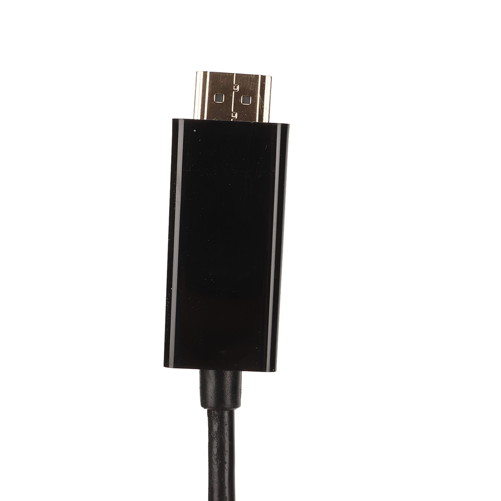 Ein schwarzes HDMI-Kabel mit einem goldfarbenen Stecker vor weißem Hintergrund.