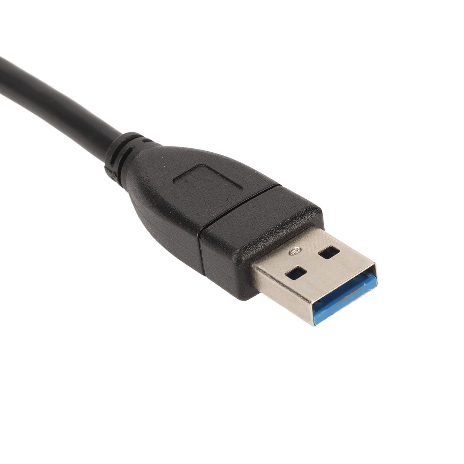 Ein schwarzes USB-Kabel mit blauem Stecker vor weißem Hintergrund, von oben links abgewinkelt.