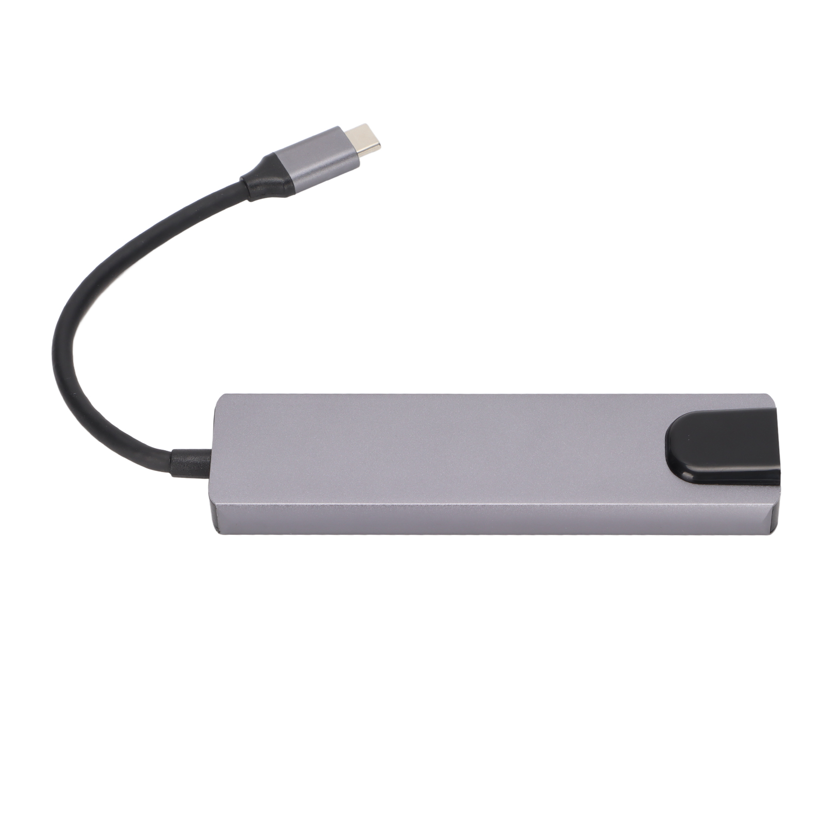 Ein silberner USB-C-Hub mit schwarzem Kabel. Es hat ein schwarzes Ende und einen silbernen Stecker. Weißer Hintergrund.