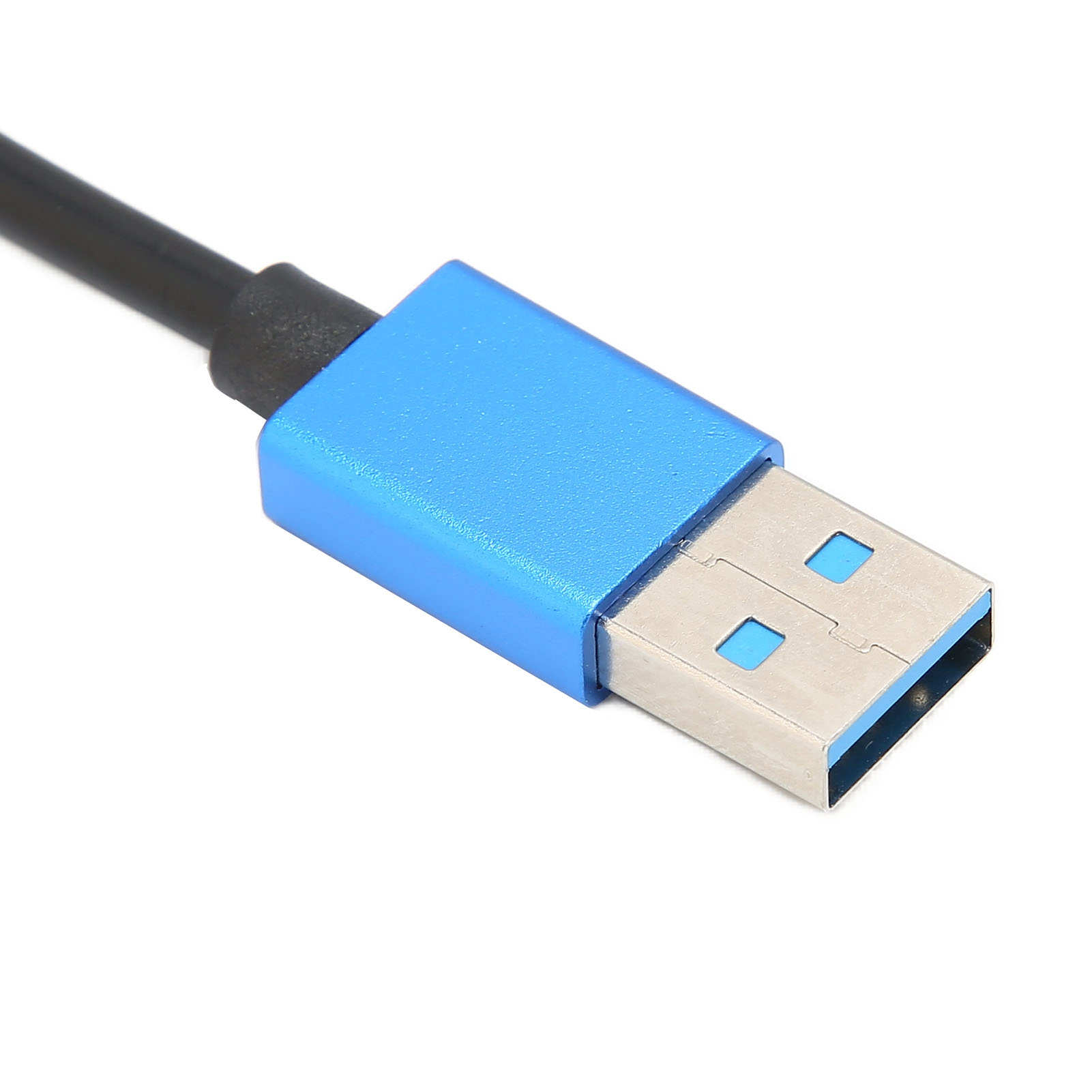 Ein USB-Kabel mit blauem Stecker und schwarzem Kabel. Der USB-Stecker ist silberfarben.