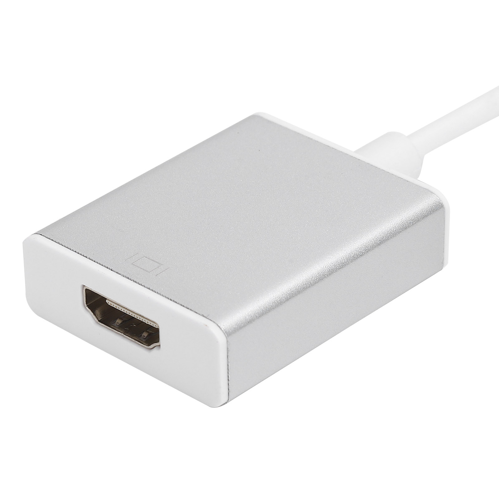 Ein silberner HDMI-Adapter mit weißem Kabel liegt auf einer weißen Oberfläche. Der Adapter hat einen HDMI-Anschluss.