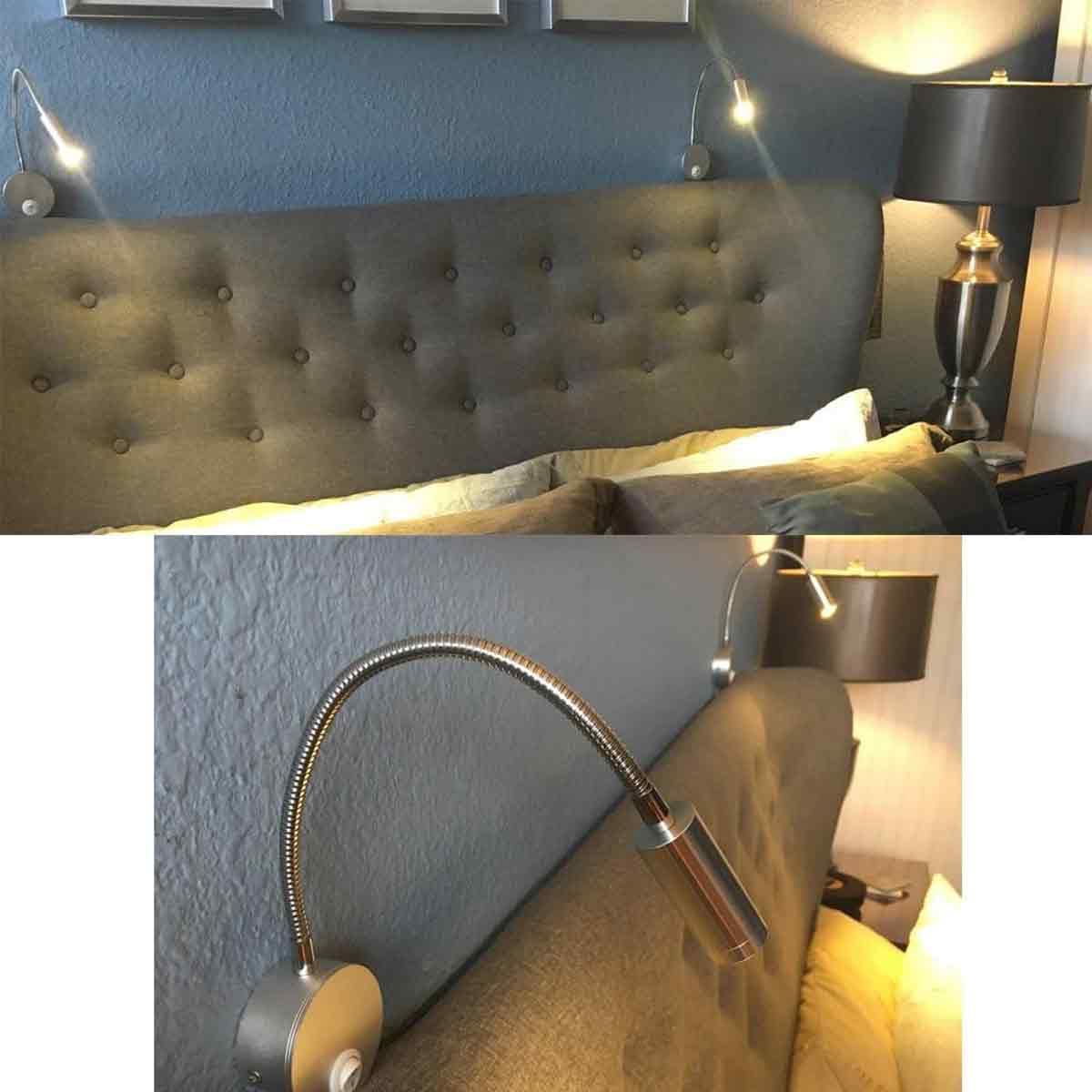Ein Bettkopfteil mit zwei Leselampen und einer Nachttischlampe. Das Kopfteil ist grau, die Wand ist blau.