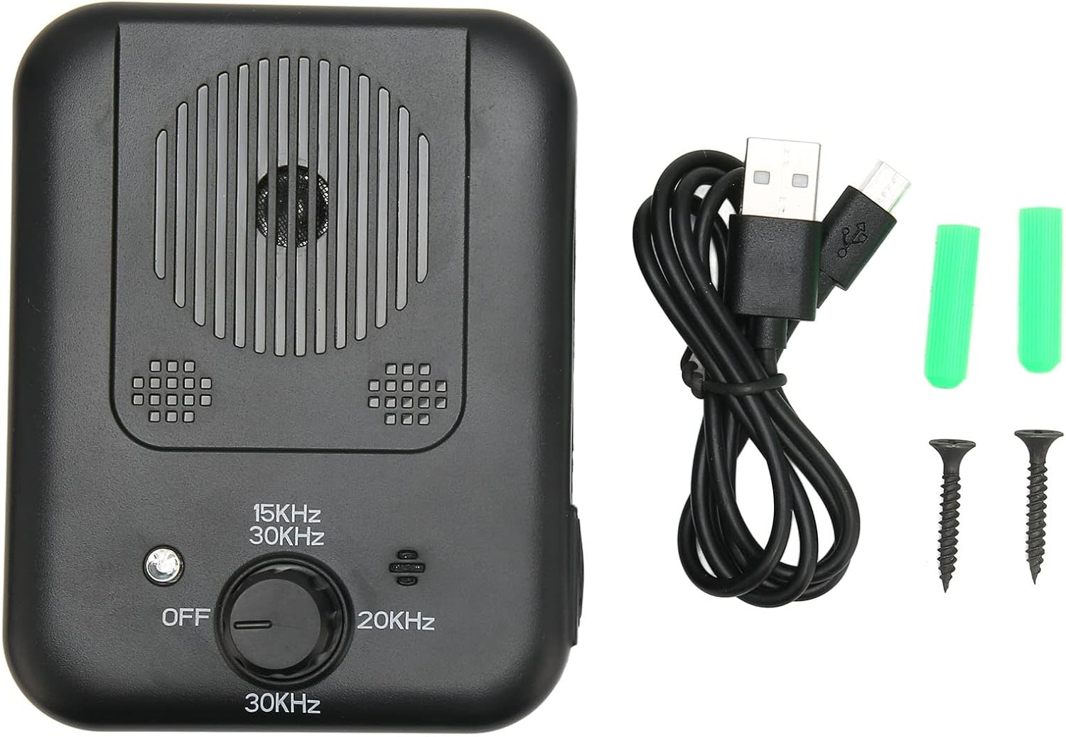Schwarzes Gerät mit Lautsprecher, Frequenzwahlschalter und USB-Kabel. Enthält grüne Kappen und Schrauben.