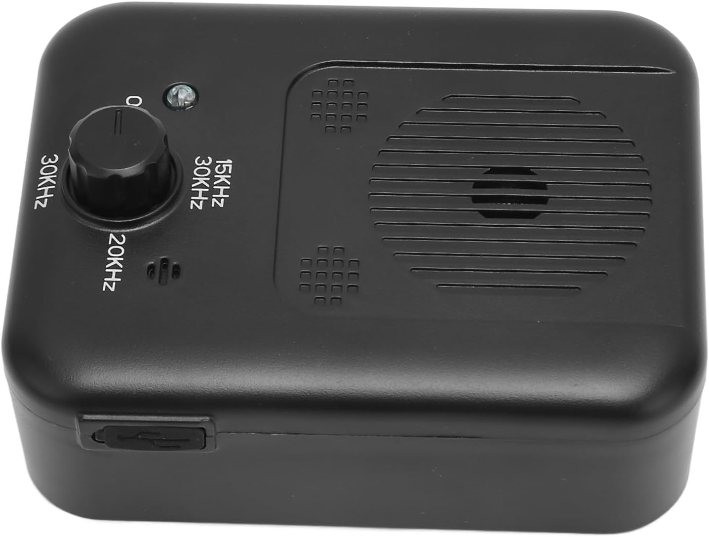 Schwarzes elektronisches Gerät mit einem Knopf mit der Aufschrift '30KHz'. Es hat einen Lautsprecher, Knöpfe und einen USB-Anschluss.