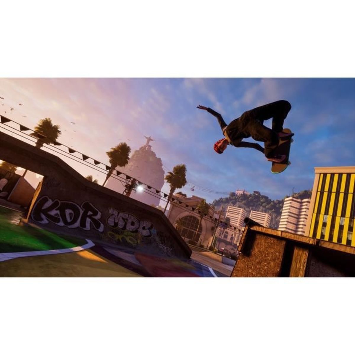 Uno skater a mezz'aria che esegue un trick. Lo sfondo presenta un paesaggio urbano con palme e una statua.