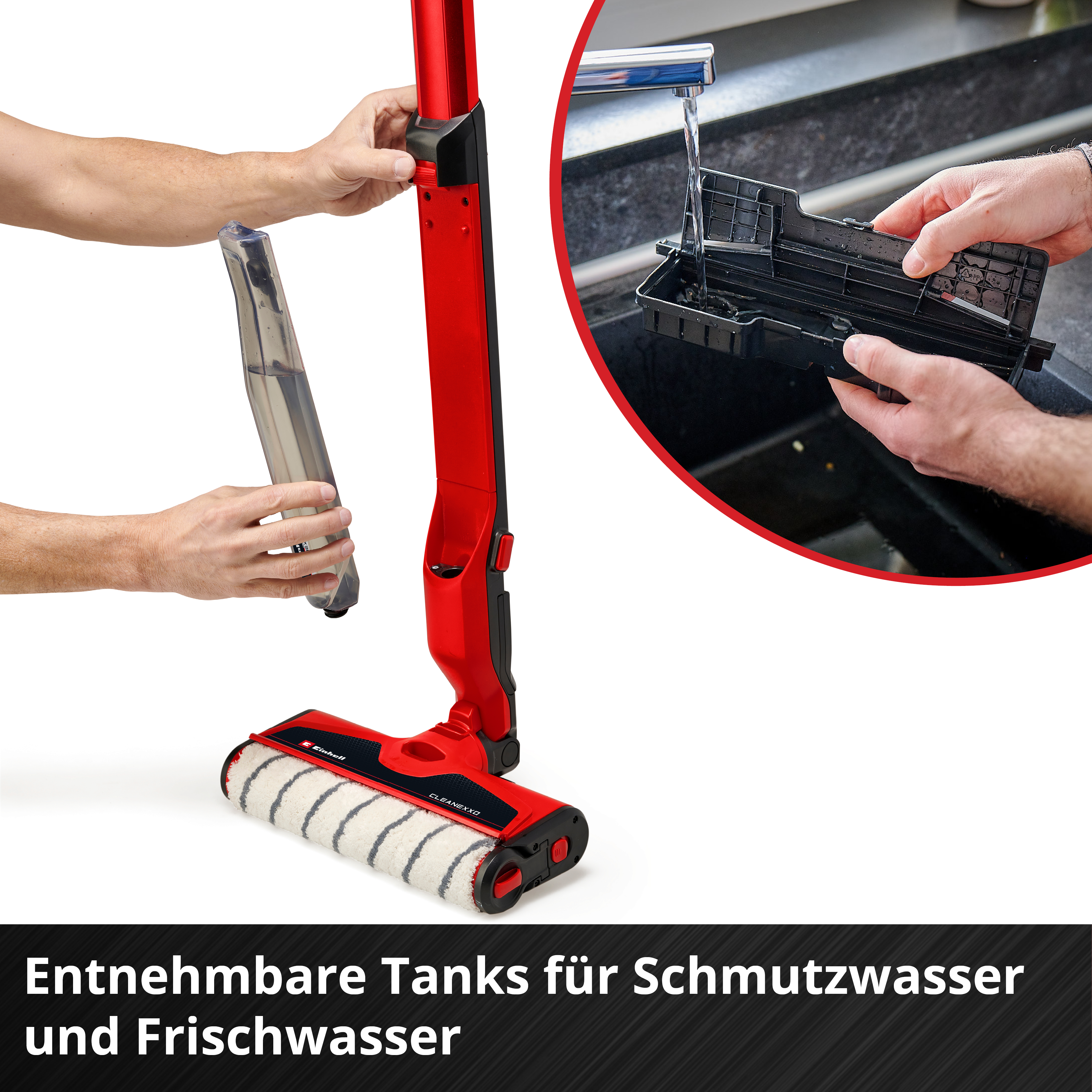 Hände halten Wassertank und rotes Reinigungsgerät. Wasser wird in einen schwarzen Behälter gegossen.