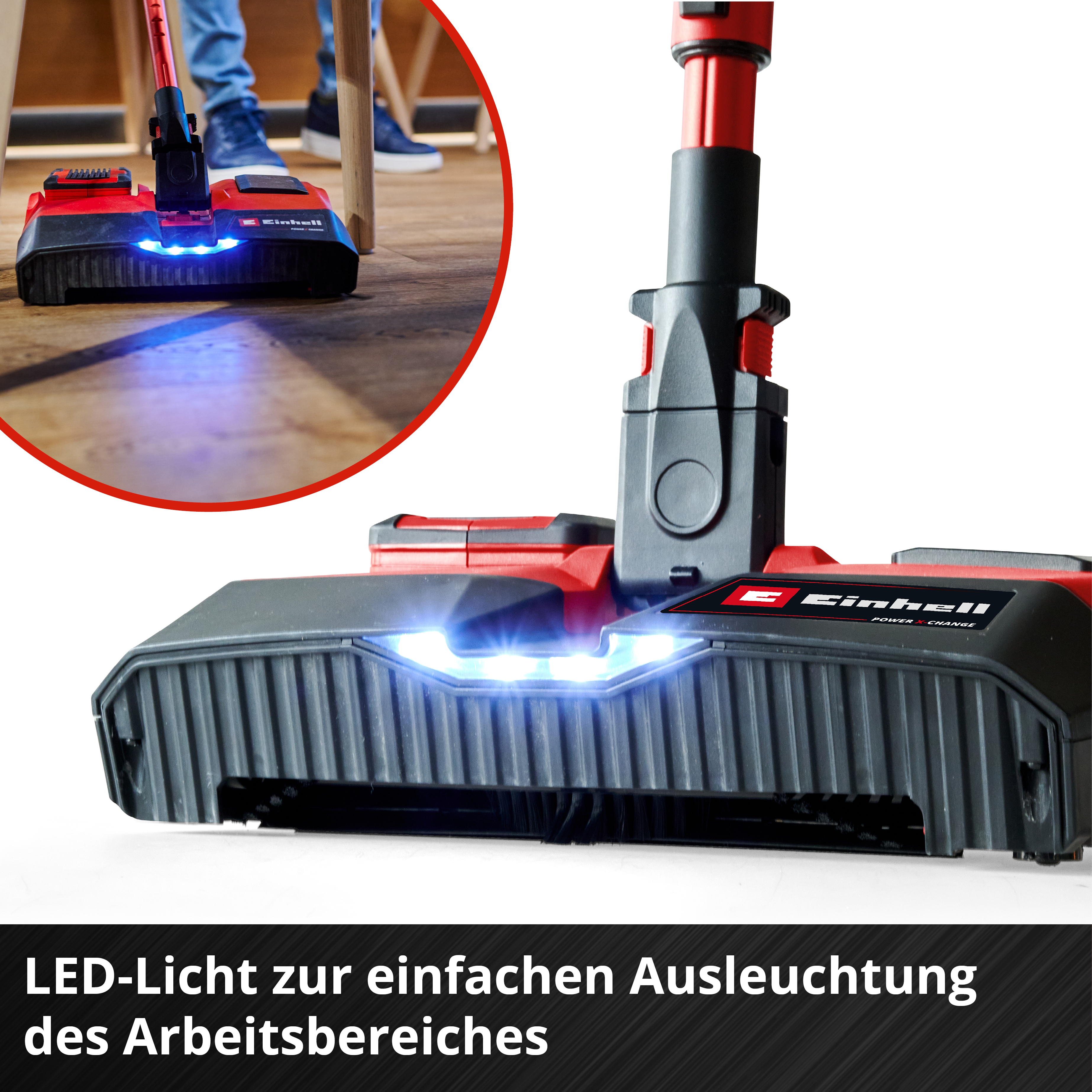 Ein roter und schwarzer kabelloser Staubsaugerkopf mit blauen LED-Leuchten. Eine Person benutzt ihn auf einem Holzboden.