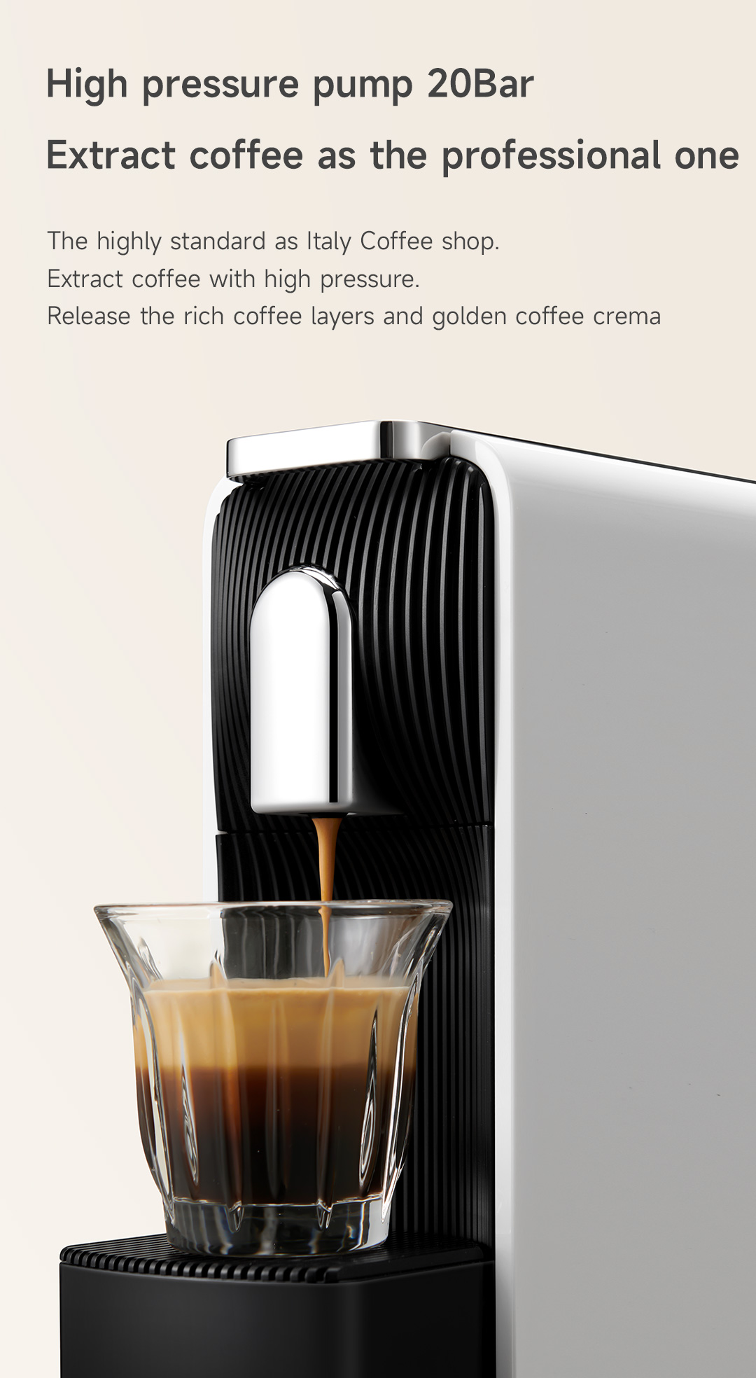 Una cafetera está dispensando café en un vaso. La máquina es blanca y negra, con texto sobre café a alta presión.