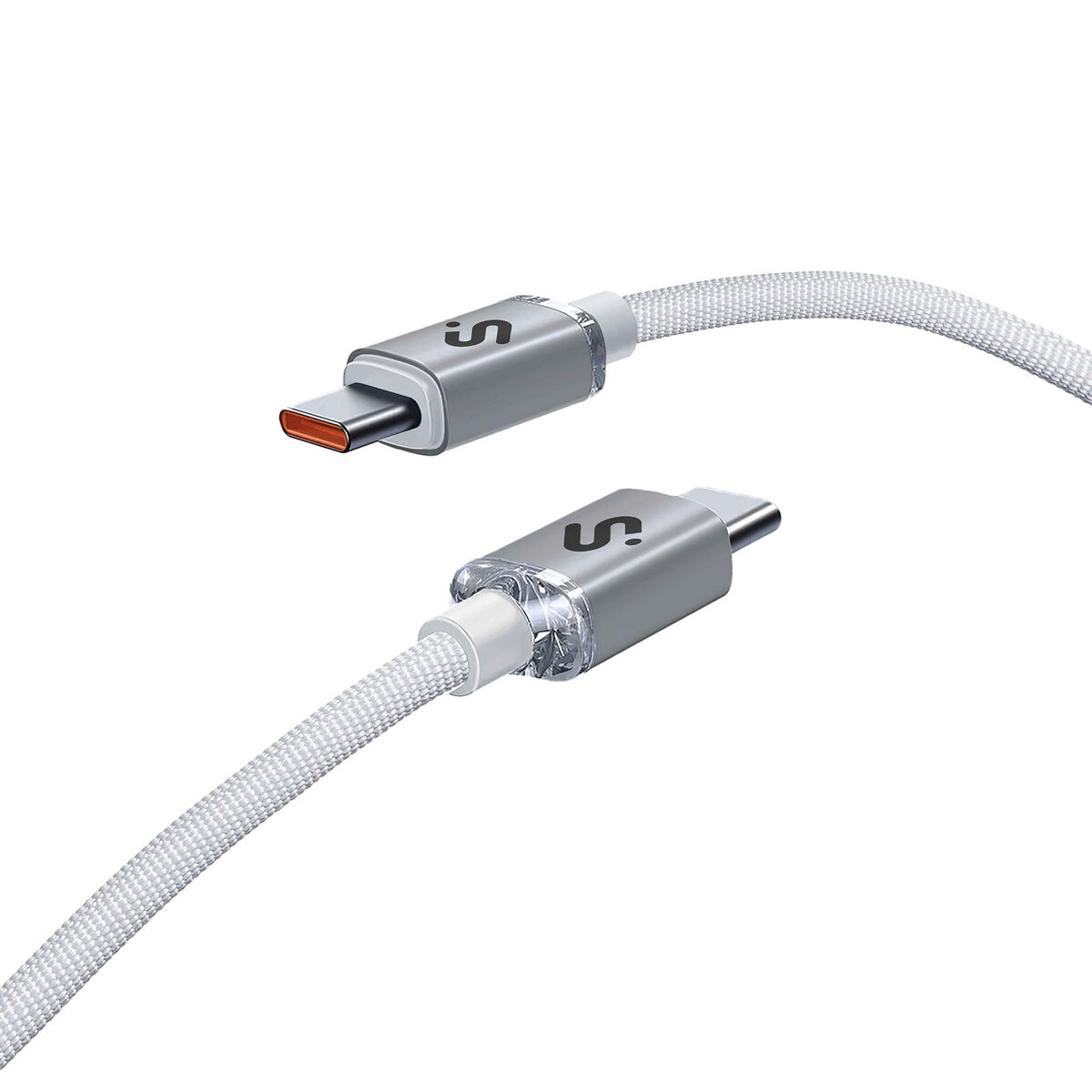 Dos cables USB-C plateados con cables trenzados blancos sobre un fondo blanco. Uno tiene un interior naranja.