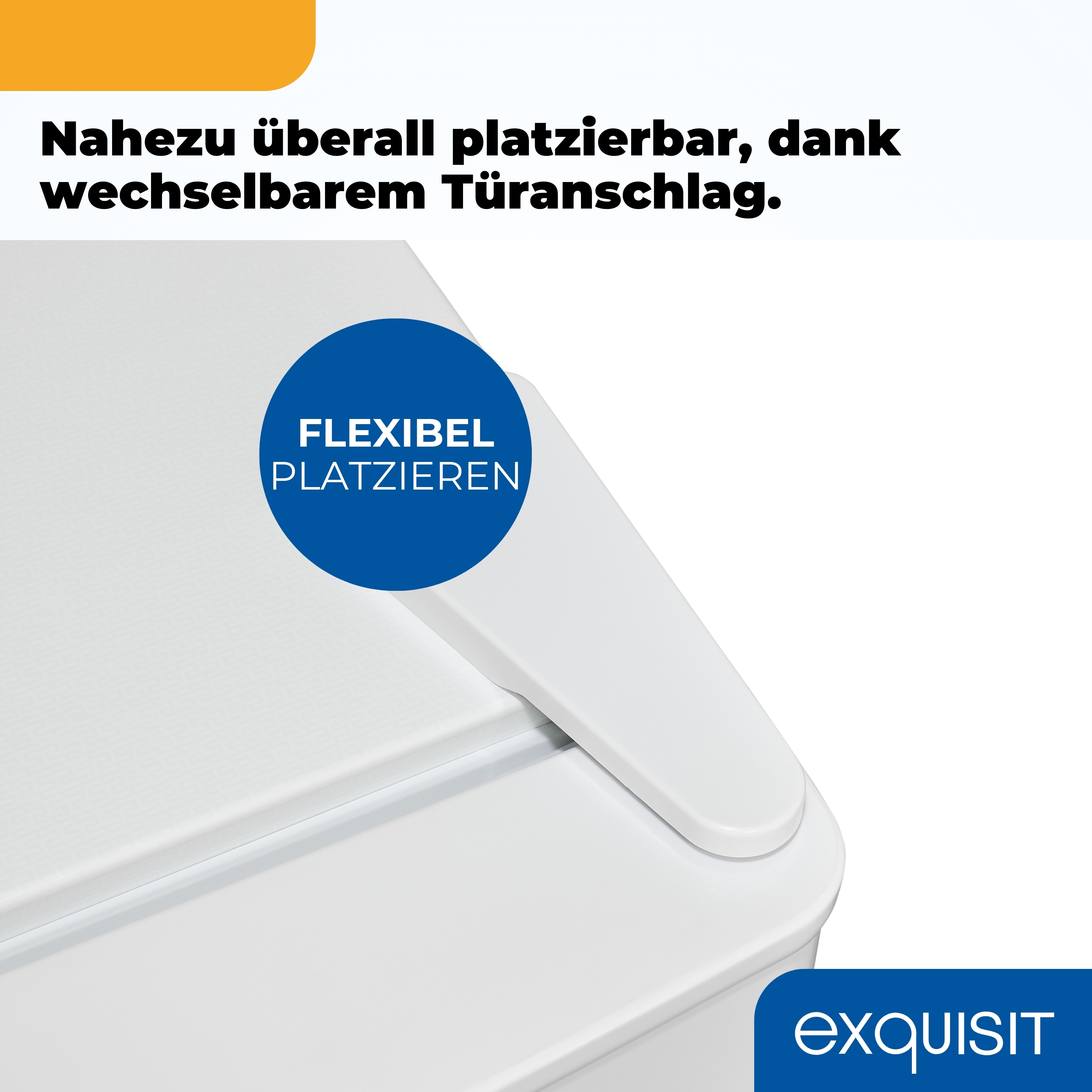 Weißer Schreibtisch mit Text. Blauer Kreis mit Text. Oranger Hintergrund und Markenname in Blau. Weiße Oberfläche.