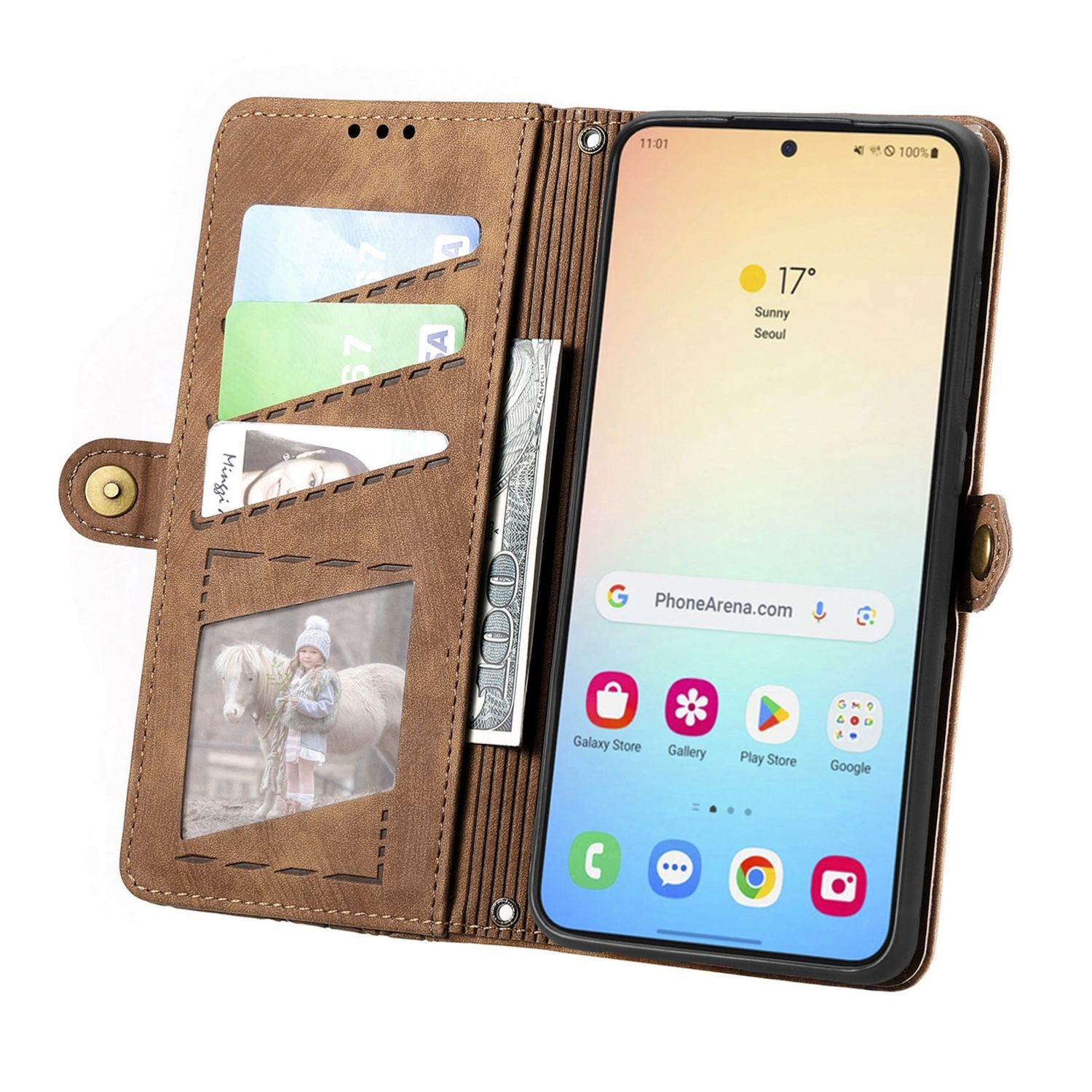 Funda de teléfono de cuero marrón con teléfono que muestra el clima de Seúl. Tarjetas, dinero y una foto en el estuche.