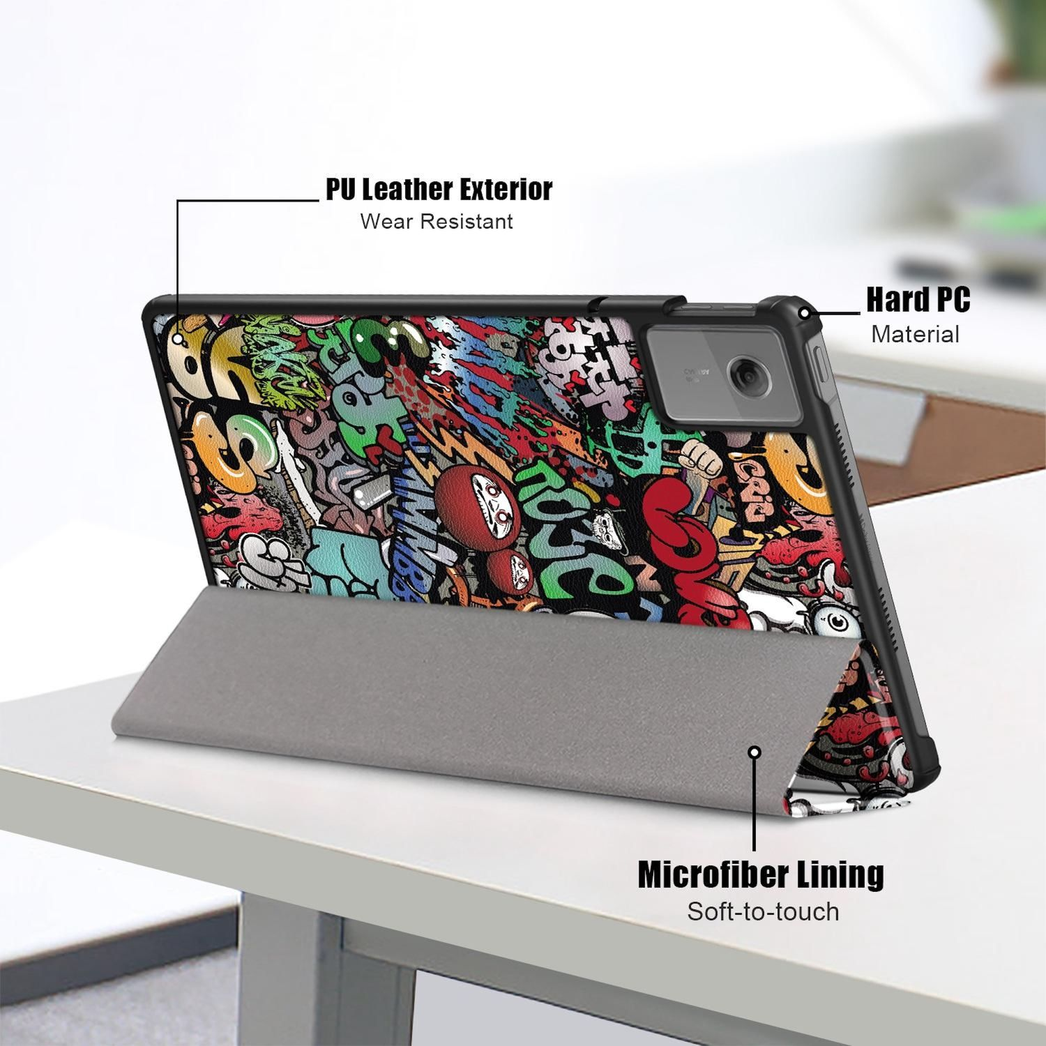 Tablethülle mit Graffiti-Kunst auf weißer Oberfläche. Die Hülle ist aufgestellt und zeigt ein graues Innere. Etiketten weisen auf Merkmale hin.