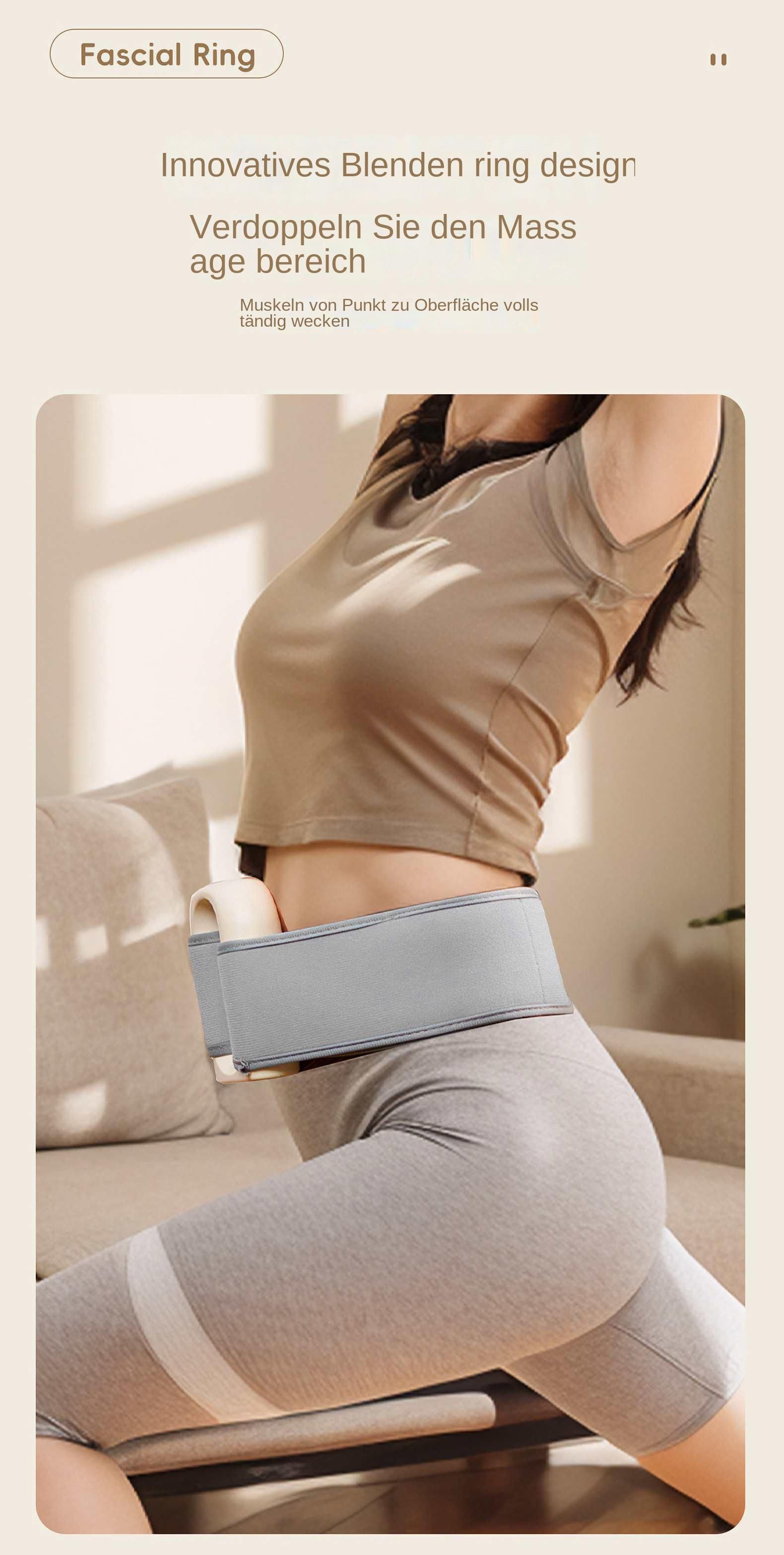 Frau in Sportkleidung mit Faszienring um die Taille, dehnt sich. Beiger Hintergrund, Sofa links.