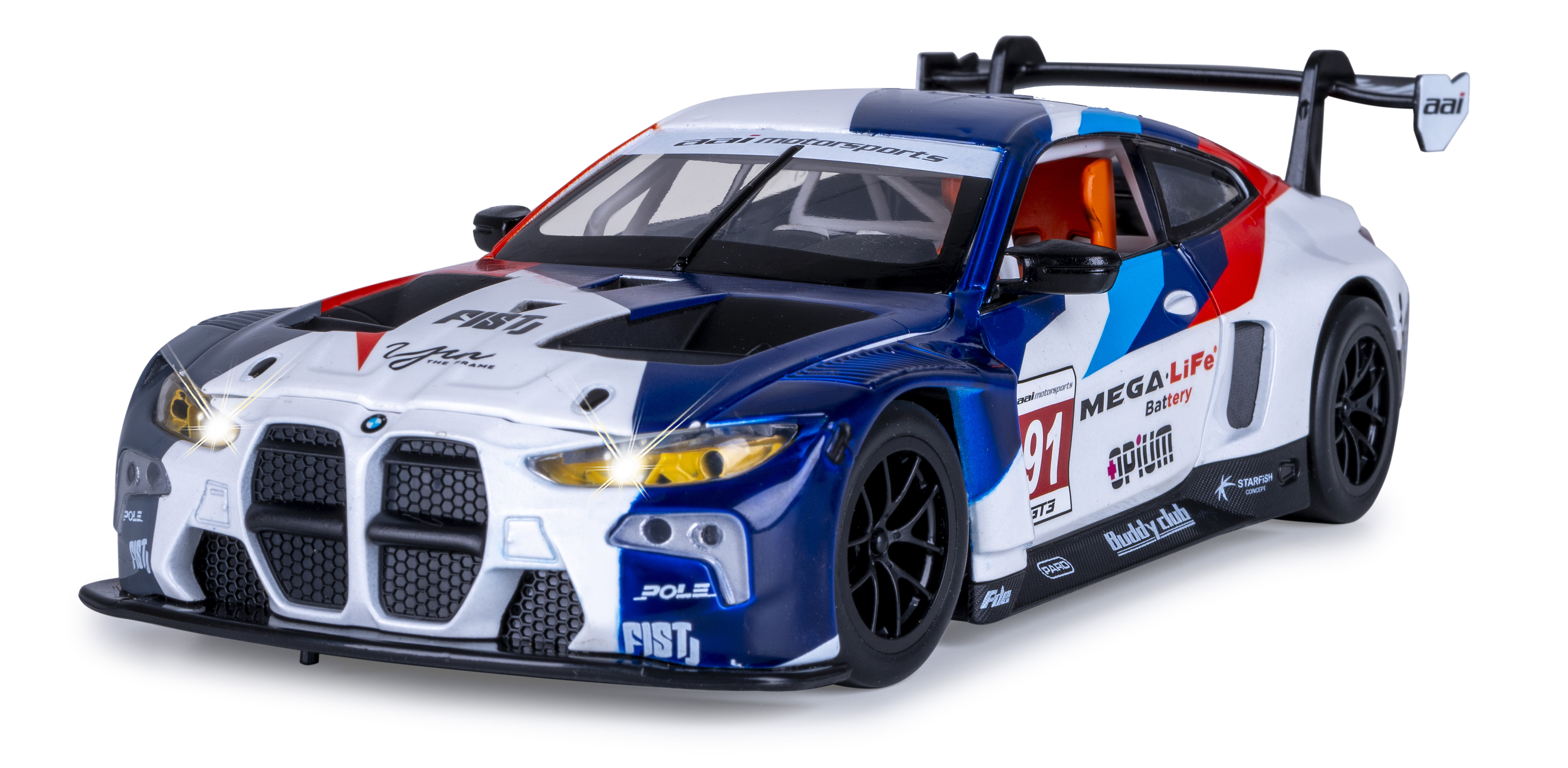 Ein weißes, blaues und rotes BMW-Rennwagenmodell. Es hat Sponsorenaufkleber, schwarze Räder und einen Heckspoiler. Die Scheinwerfer sind eingeschaltet.