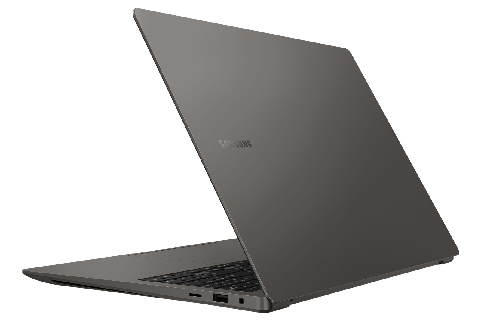 Un laptop Samsung grigio è aperto. Lo schermo è inclinato verso l'alto. La tastiera e le porte sono visibili. Il logo Samsung è sul retro.