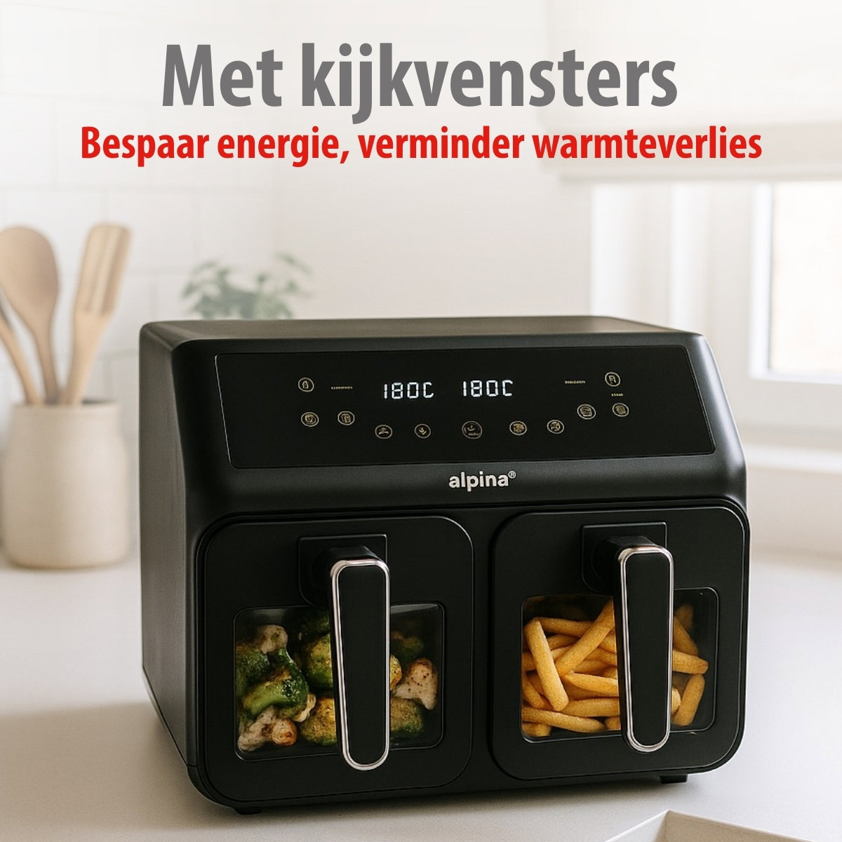 Een zwarte airfryer met twee compartimenten. Eén bevat broccoli, de andere friet. Bovenstaande tekst luidt: "Met kijkvensters."
