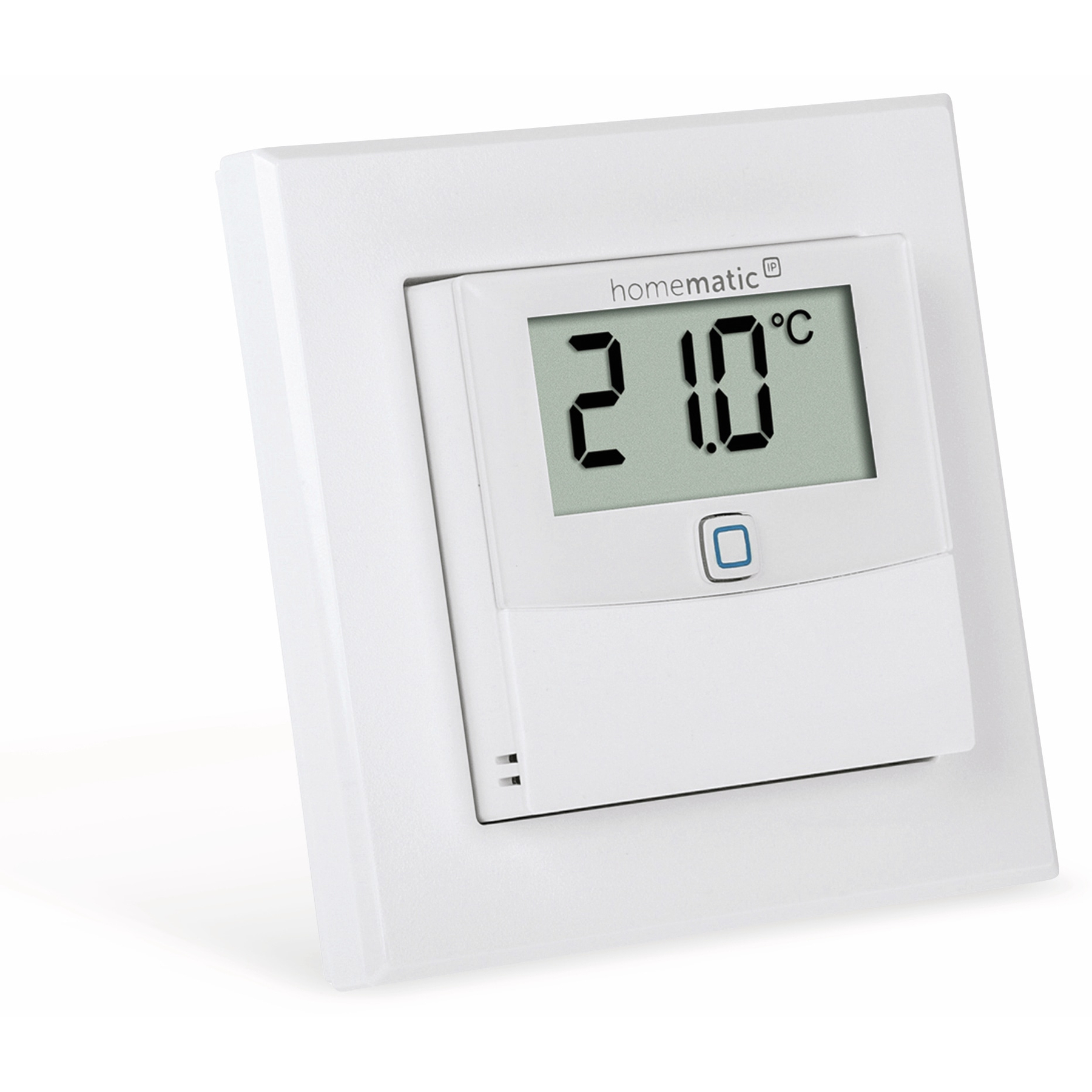 Weißes Homematic-Thermostat mit Digitalanzeige, die 21,0 °C anzeigt. Es ist auf einer weißen Wandplatte montiert. Ein blauer Knopf ist sichtbar.