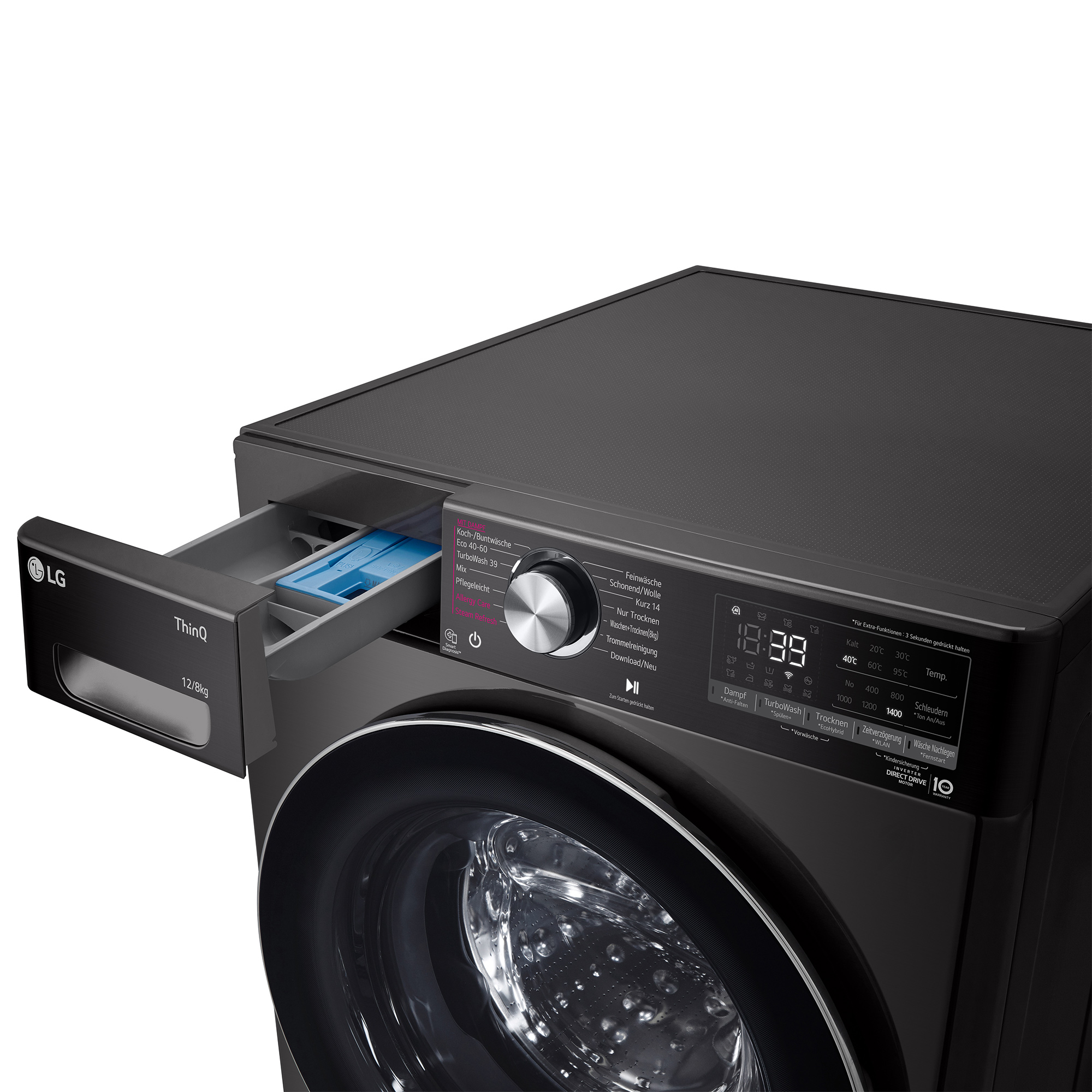 Eine schwarze LG-Waschmaschine mit geöffneter Waschmittelschublade. Das Bedienfeld zeigt Einstellungen und Zeit an.