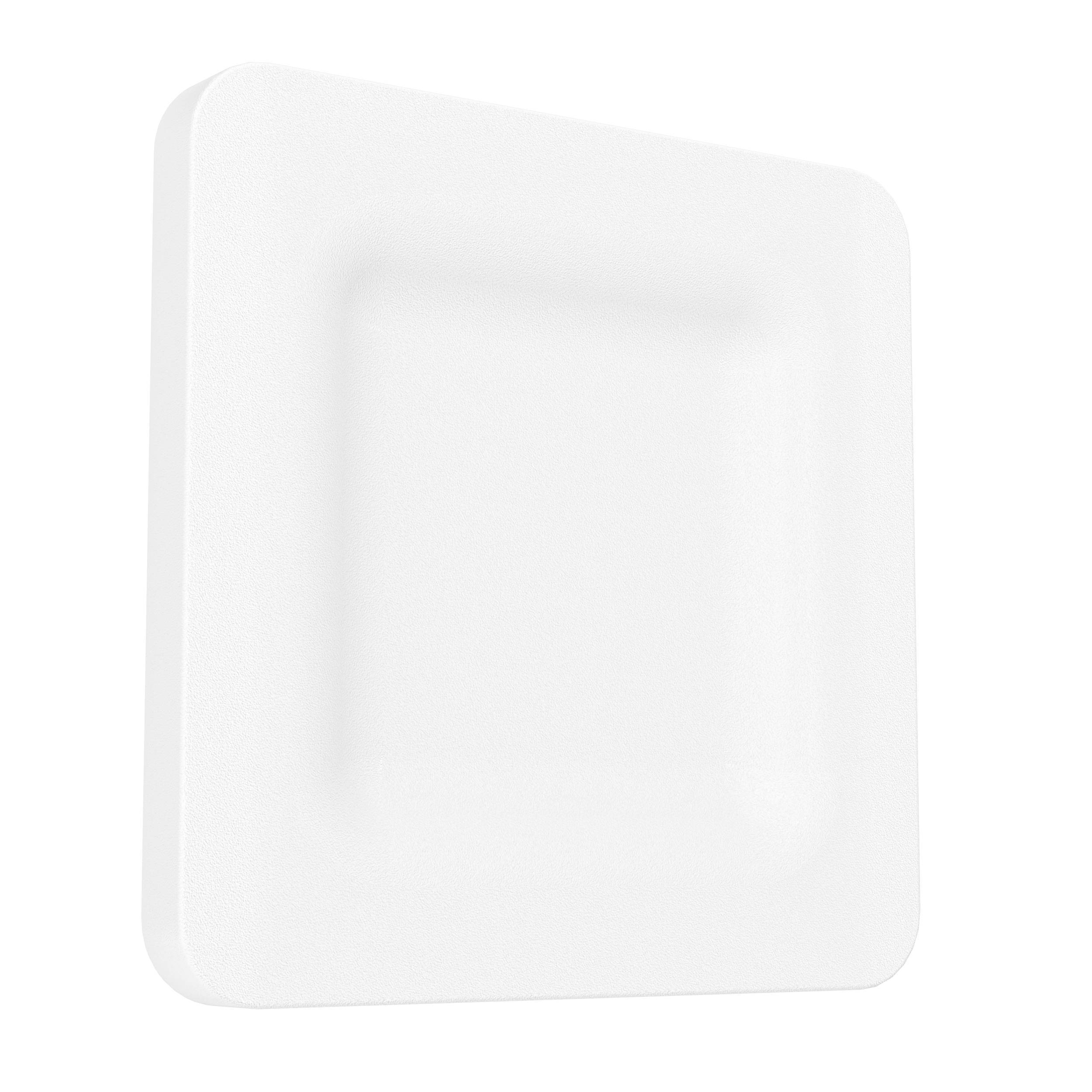 Oggetto bianco quadrato con bordi arrotondati. La superficie è strutturata. Sfondo bianco.