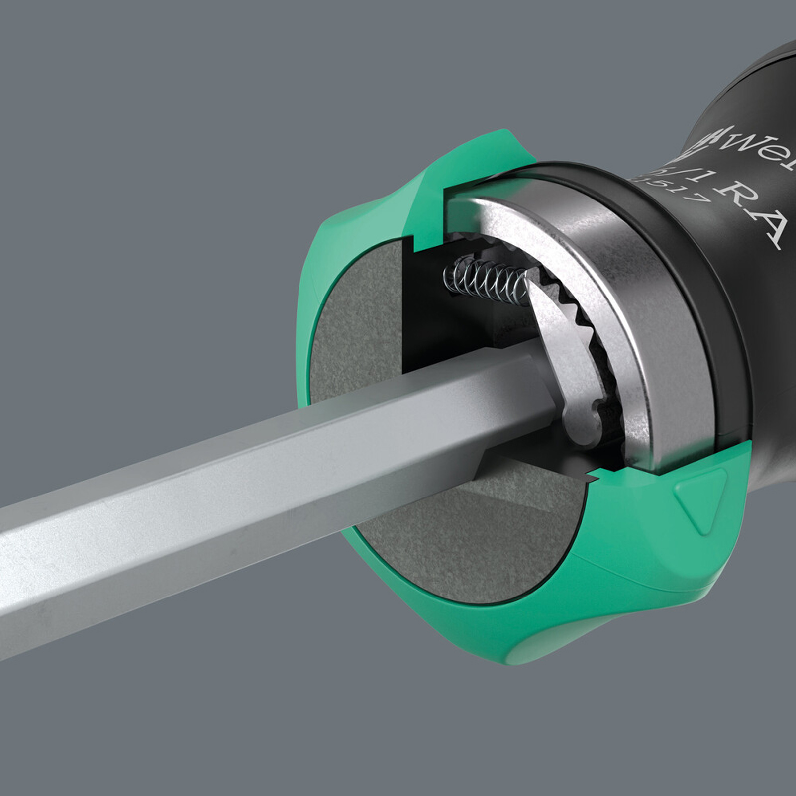 Przekrój śrubokręta. Pokazuje mechanizm wewnętrzny, w tym sprężynę, i kształt bitu sześciokątnego.