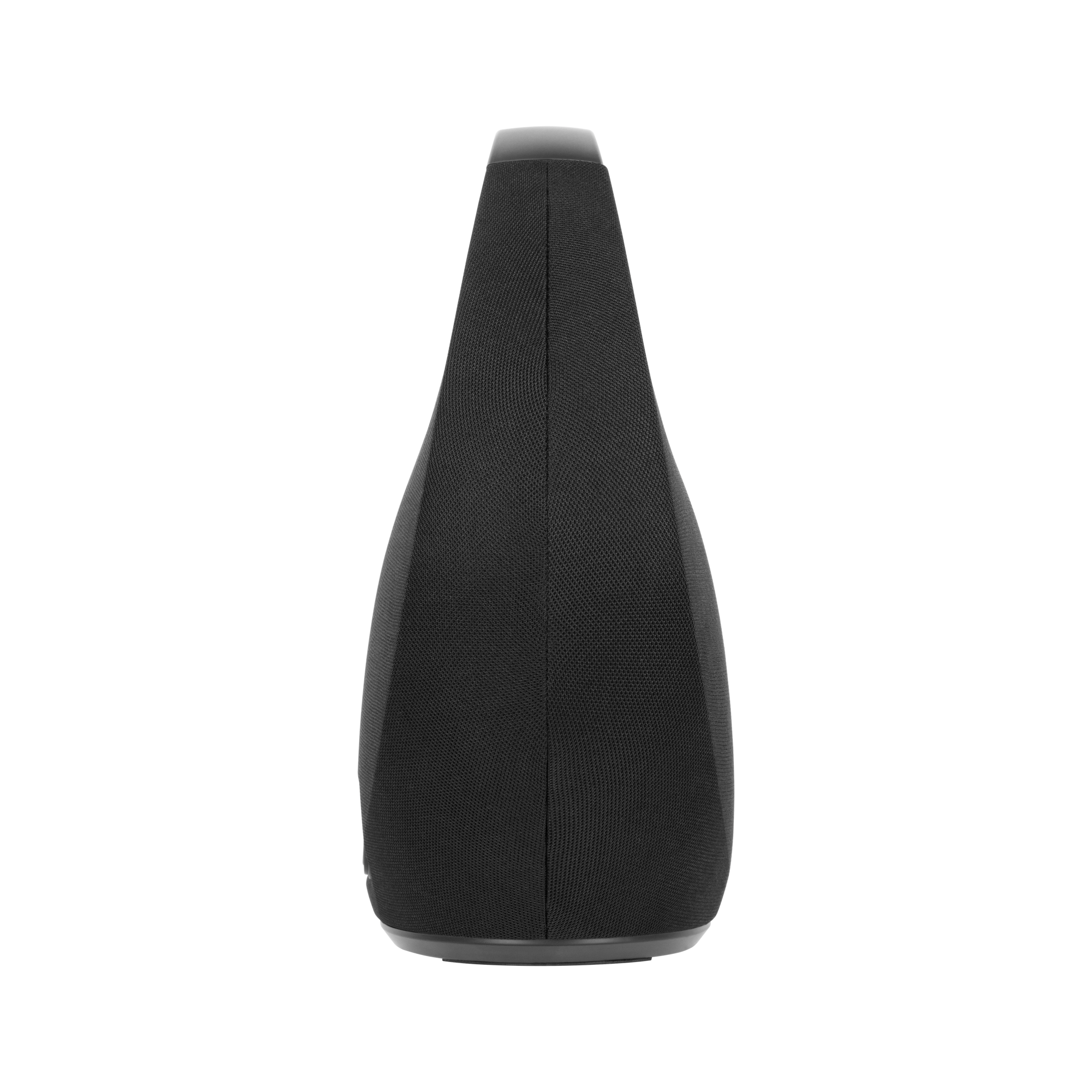 Czarny głośnik w kształcie łzy stoi na szarej podstawie na jasnym tle. Głośnik ma teksturowaną powierzchnię.