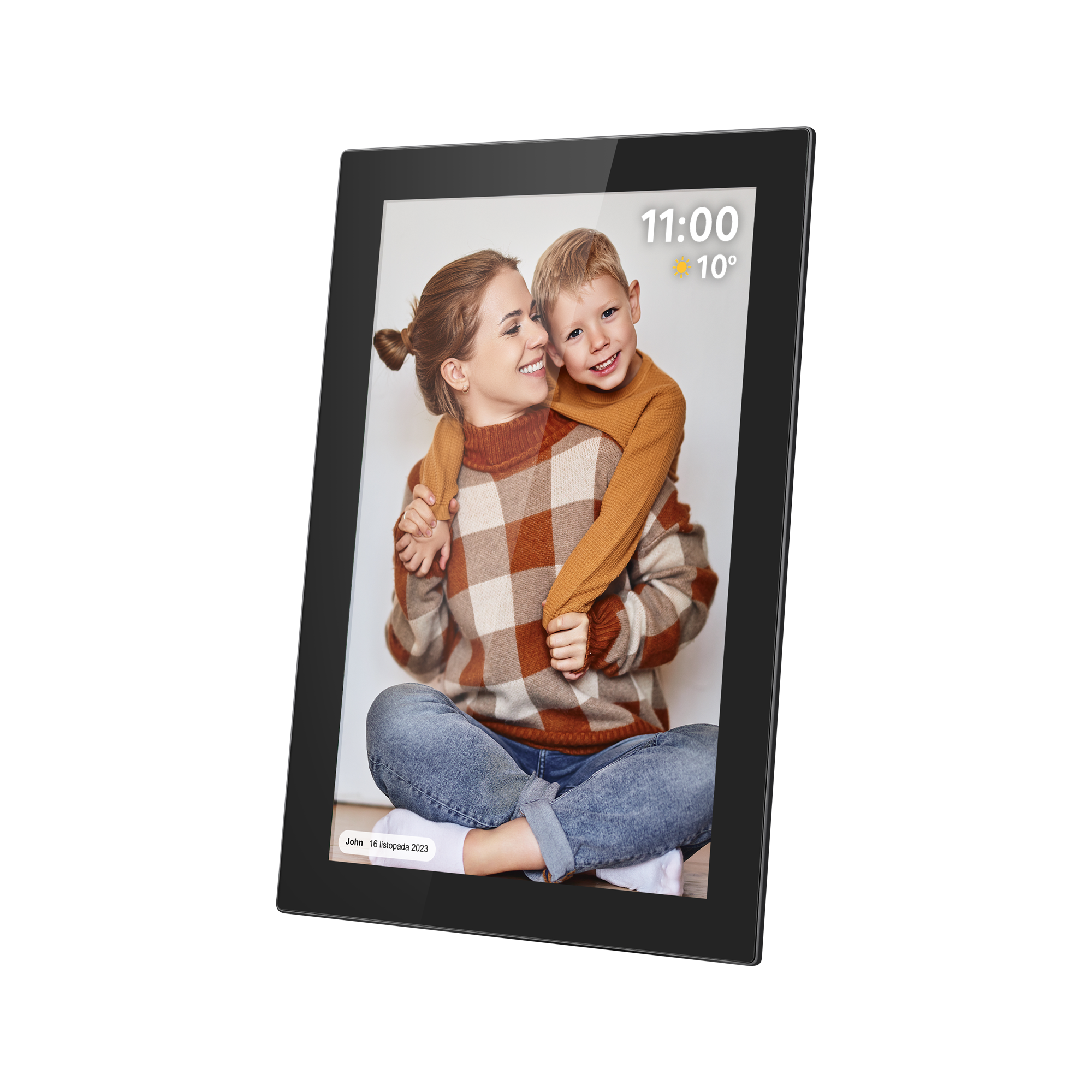Cyfrowa ramka wyświetla kobietę i chłopca obejmujących się. Pokazano godzinę i temperaturę. Kobieta ma na sobie brązowy sweter.