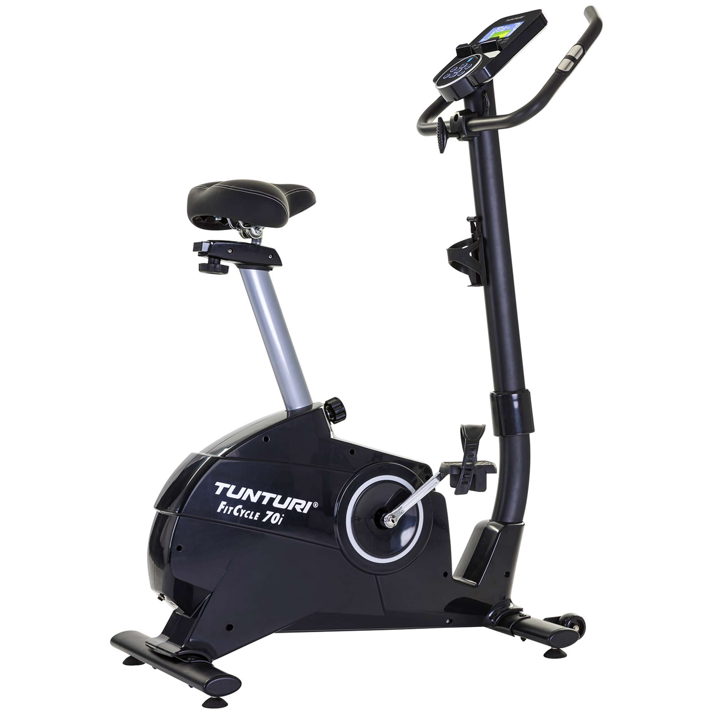 Een zwarte hometrainer met een digitaal display. Het heeft een zadel, pedalen en handvatten. De merknaam is zichtbaar.