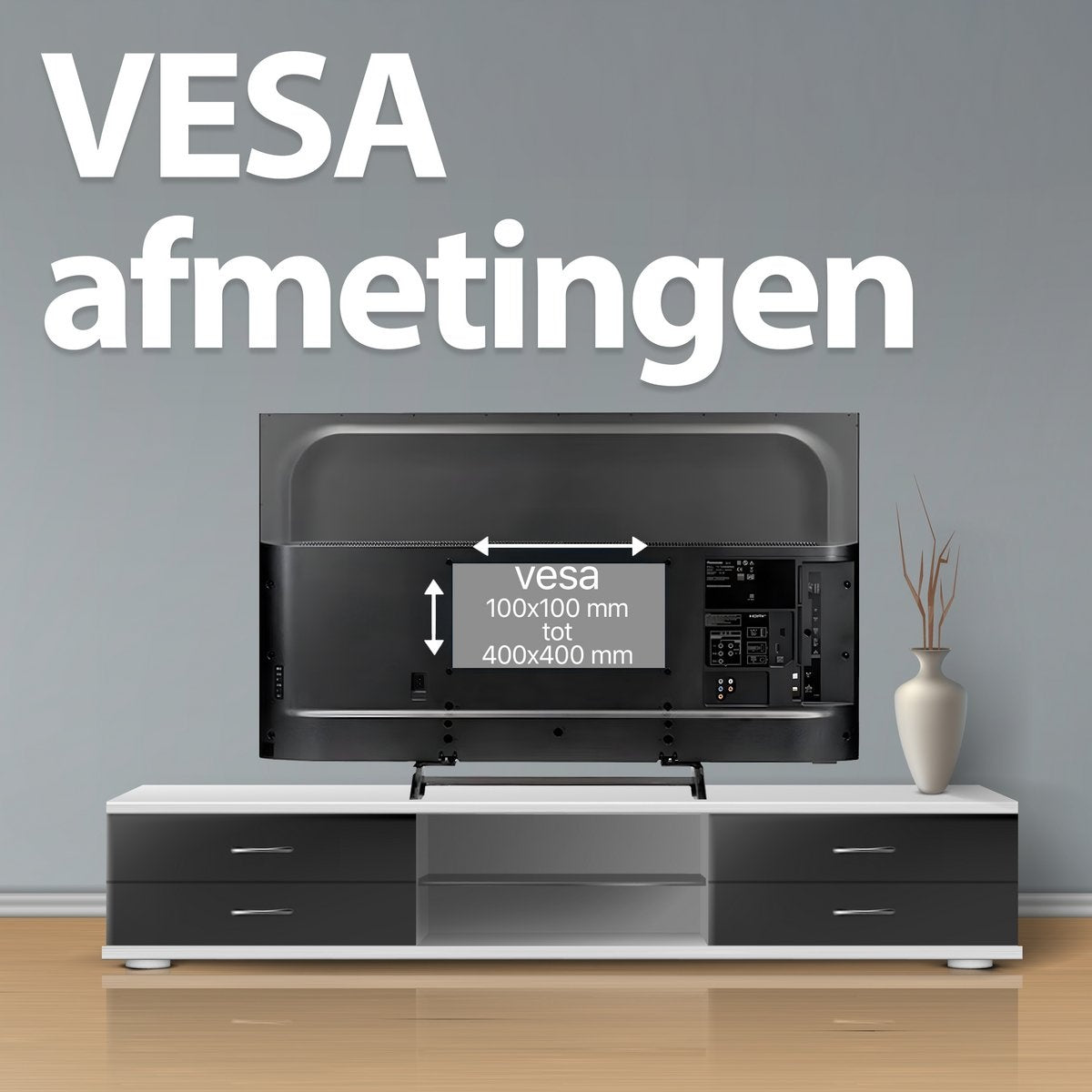 TV on a white and black cabinet. Text on the screen: VESA afmetingen. VESA 100x100 mm tot 400x400 mm.