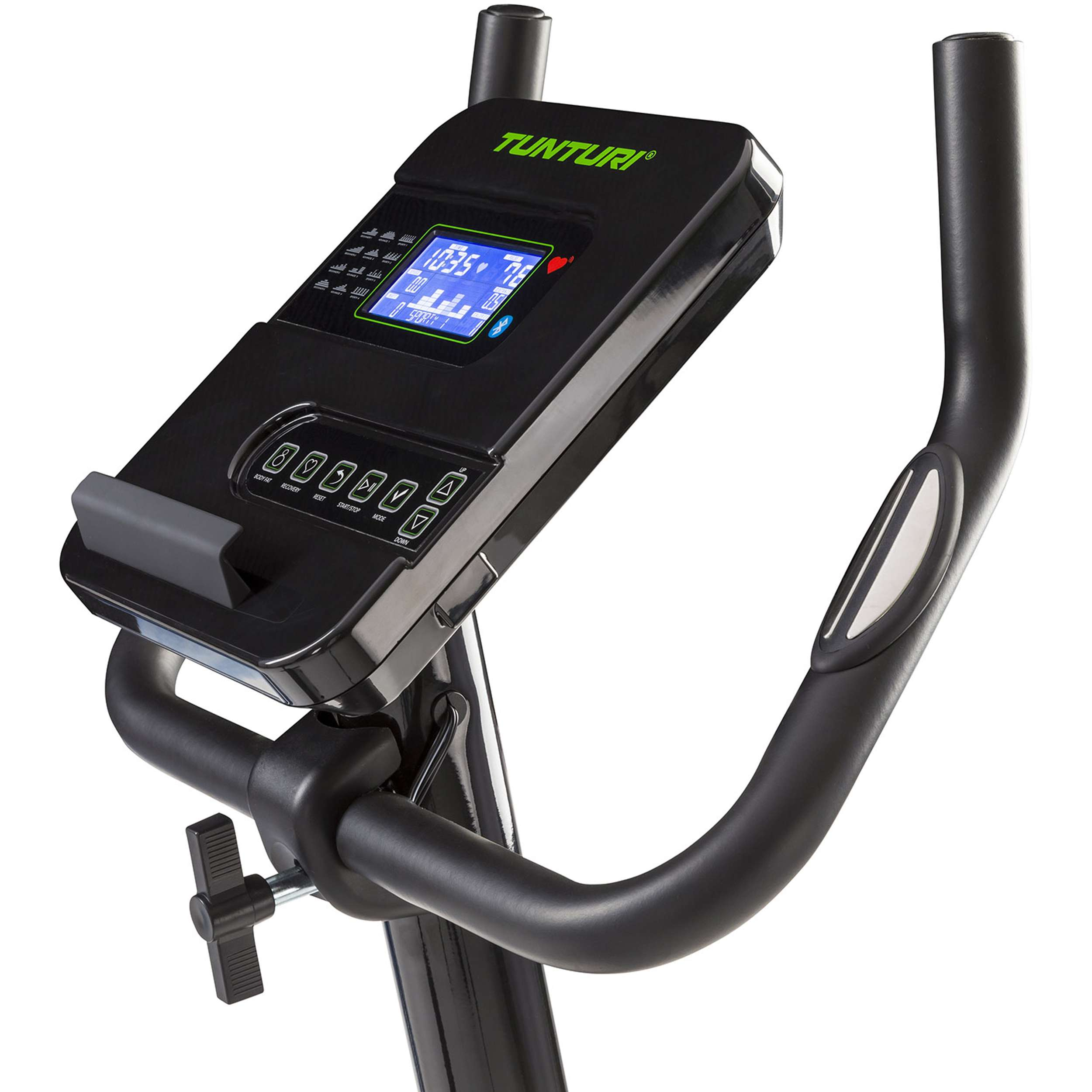 De console van een hometrainer toont display, bedieningselementen en cijfers. Zwart frame en stuur.