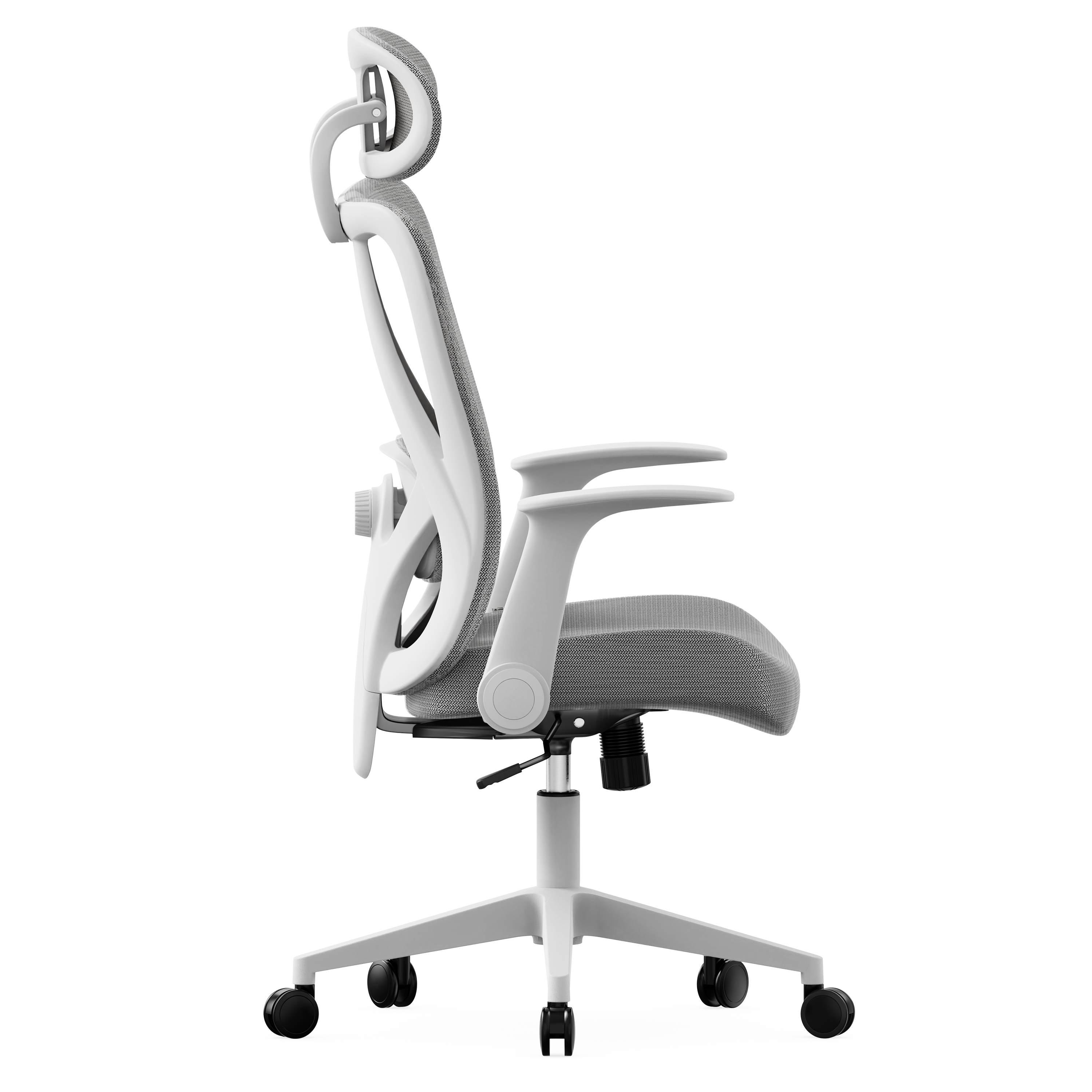 Seitenansicht eines ergonomischen Bürostuhls in Grau und Weiß mit Kopfstütze, Armlehnen und Rollen auf weißem Hintergrund.