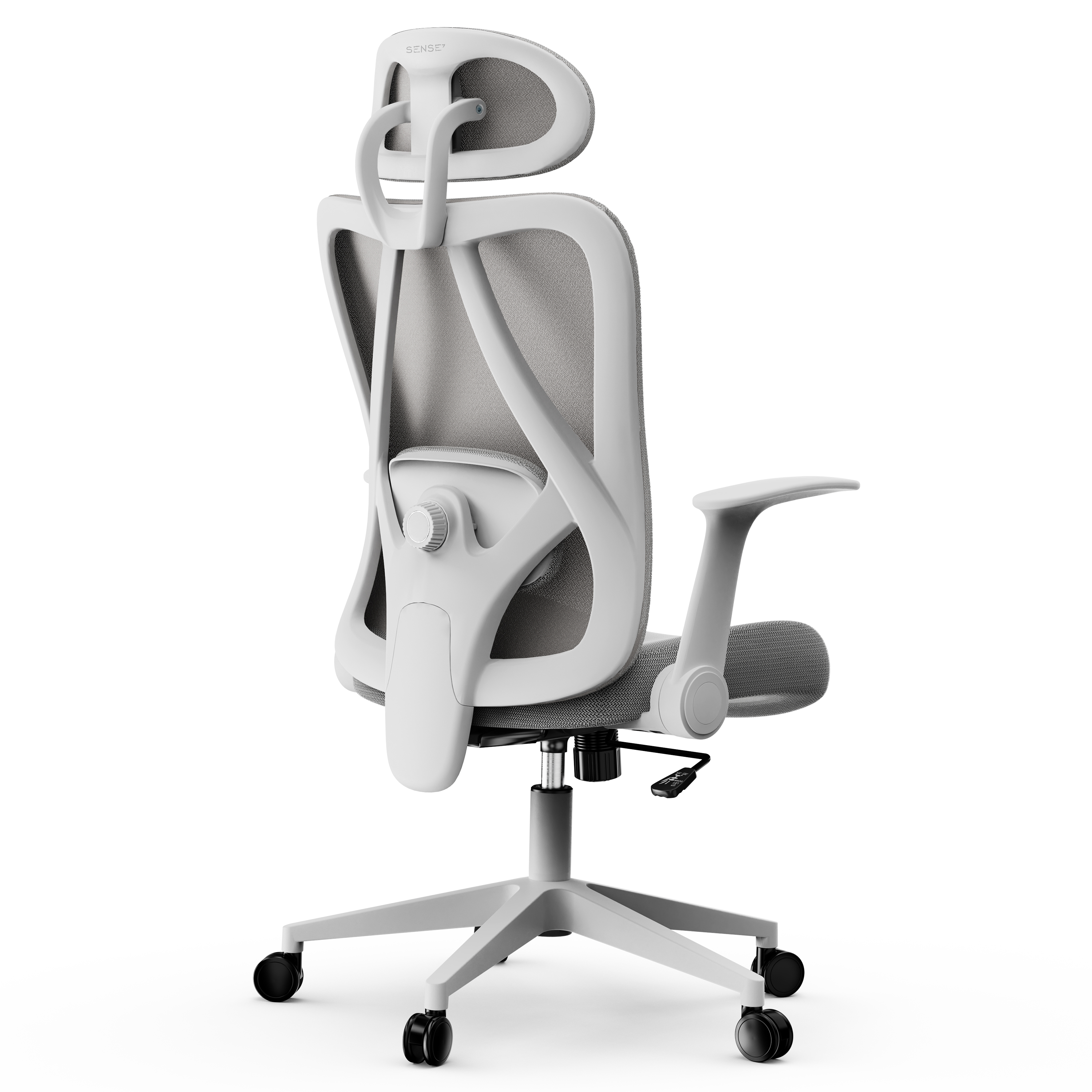 Weiß-grauer ergonomischer Bürostuhl. Merkmale: Kopfstütze, Netzrücken, Armlehnen und ein Fünf-Sterne-Fuß mit Rädern. Rückansicht.