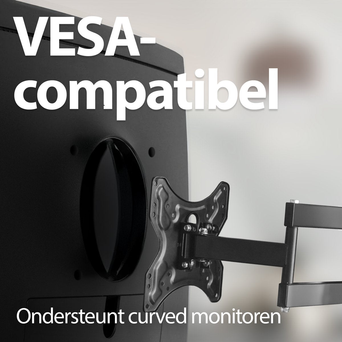 A black VESA-compatible TV mount. It is mounted on a black TV. Text on the TV: VESA-compatibel. Text at the bottom: Ondersteunt curved monitoren.