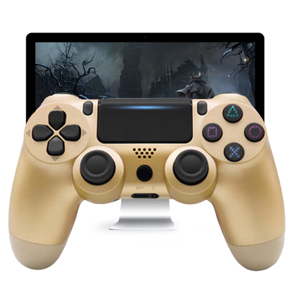 Ein goldener Gamecontroller vor einem Monitor, der eine dunkle Fantasy-Szene zeigt. Der Controller hat Knöpfe und Sticks.