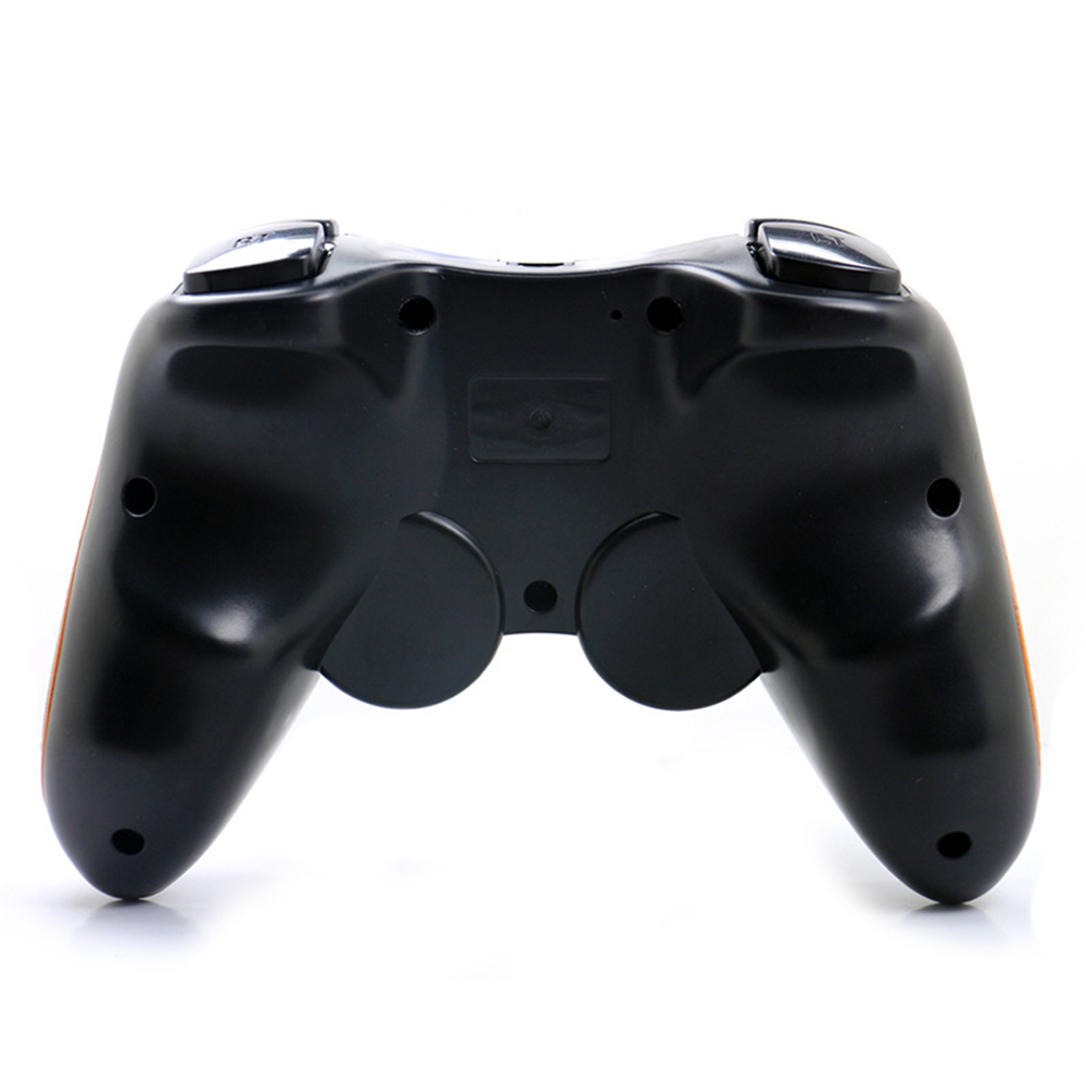 Schwarzer und orangefarbener Game-Controller, Rückansicht. Oben sind zwei silberne Knöpfe zu sehen. Der Controller befindet sich vor weißem Hintergrund.