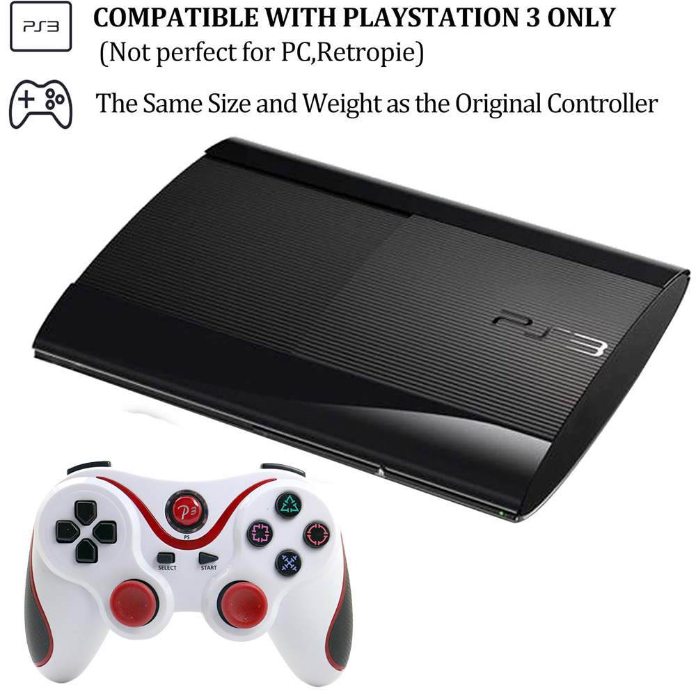 Eine PlayStation 3-Konsole und ein weiß-roter Controller werden auf weißem Hintergrund angezeigt. Die Konsole ist schwarz.