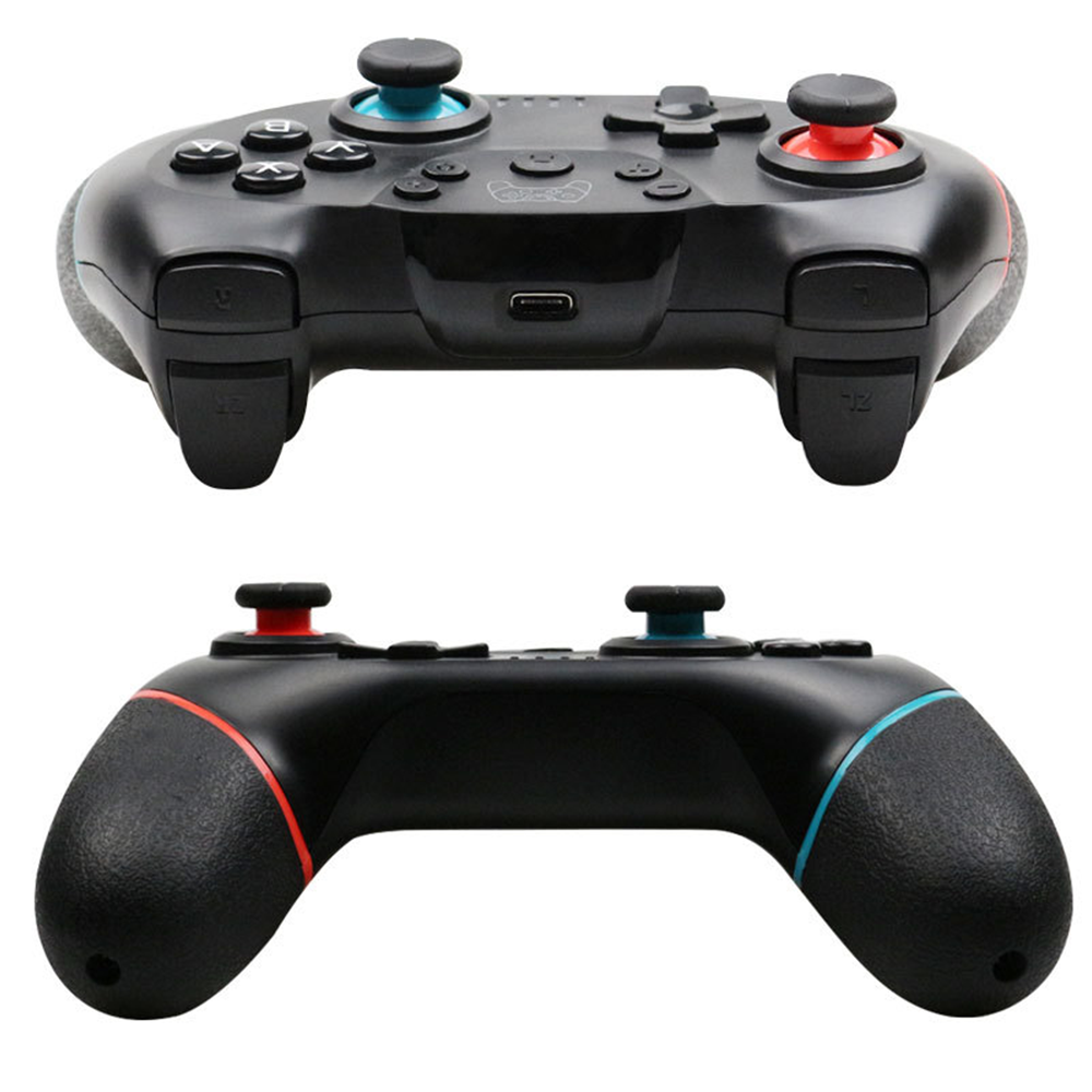 Zwei schwarze Gamecontroller werden angezeigt. Einer befindet sich oben, der andere unten. Beide haben rote und blaue Akzente.