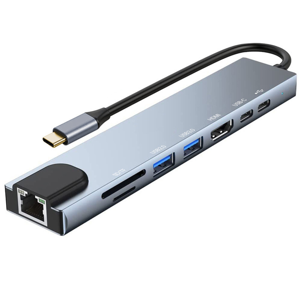 Ein silberner USB-C-Hub mit mehreren Anschlüssen, darunter USB, HDMI und Ethernet. Ein schwarzes Kabel geht vom Hub aus.