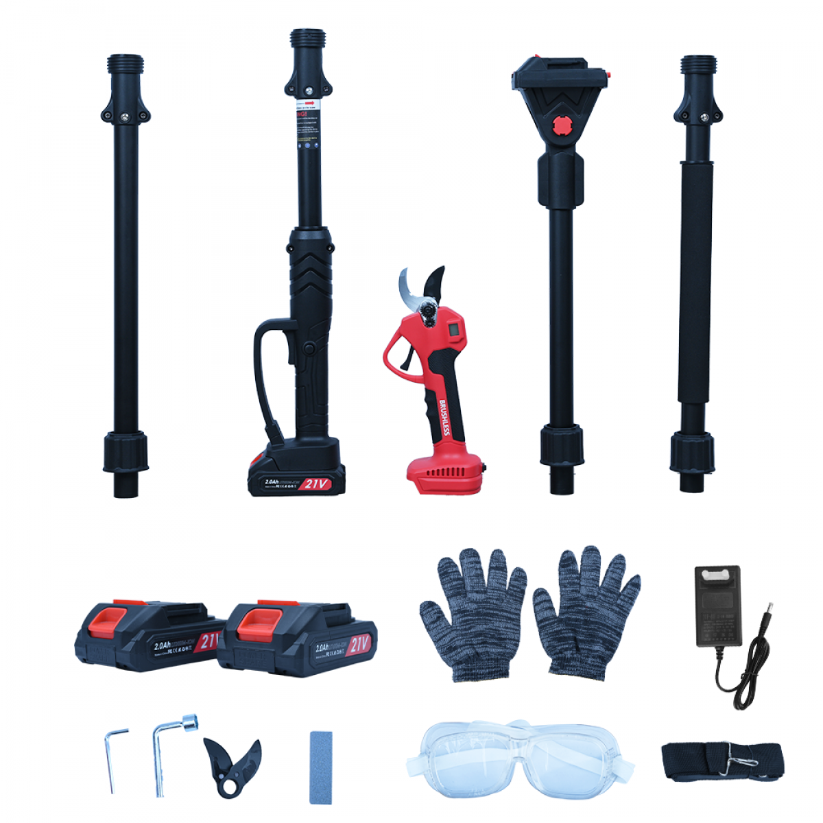 Eine Auswahl an Gartengeräten, darunter Stangen, ein rot-schwarzes Schneidwerkzeug, Batterien, Handschuhe und Schutzbrillen.