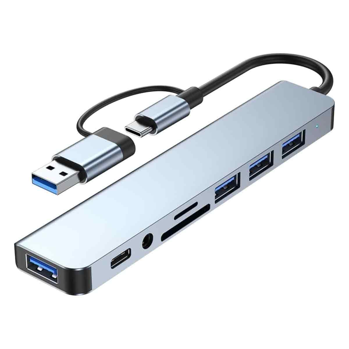 Ein silberner USB-Hub mit mehreren Anschlüssen und Steckern, darunter USB-A, USB-C und Kartenleser, sowie ein schwarzes Kabel.