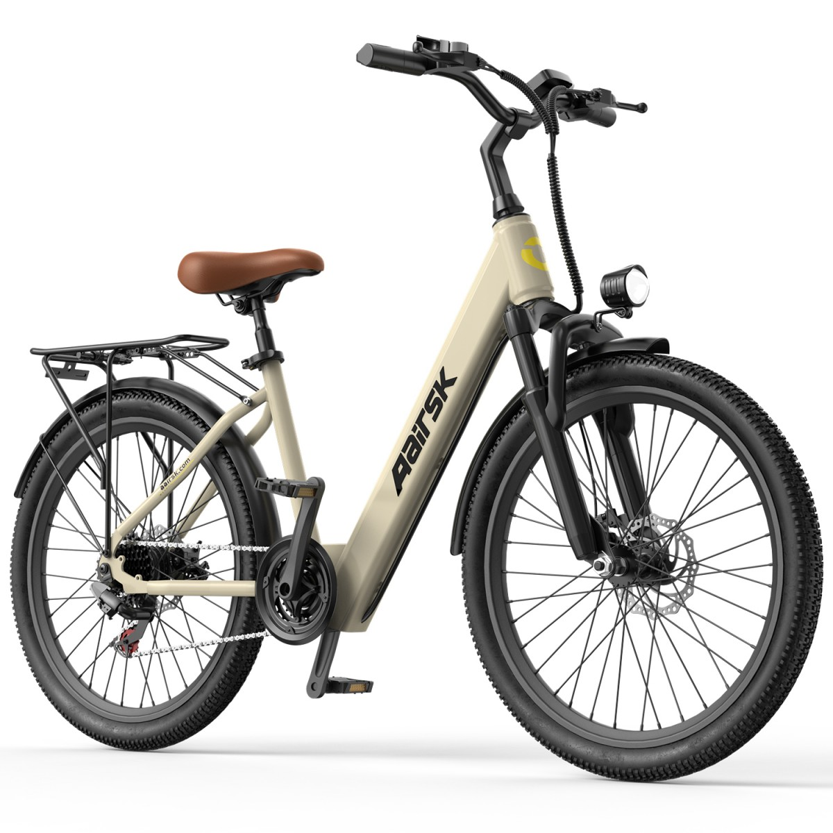 Ein cremefarbenes Elektrofahrrad mit schwarzen Reifen und Komponenten. Es hat einen braunen Sitz und einen Scheinwerfer. Der Markenname ist sichtbar.