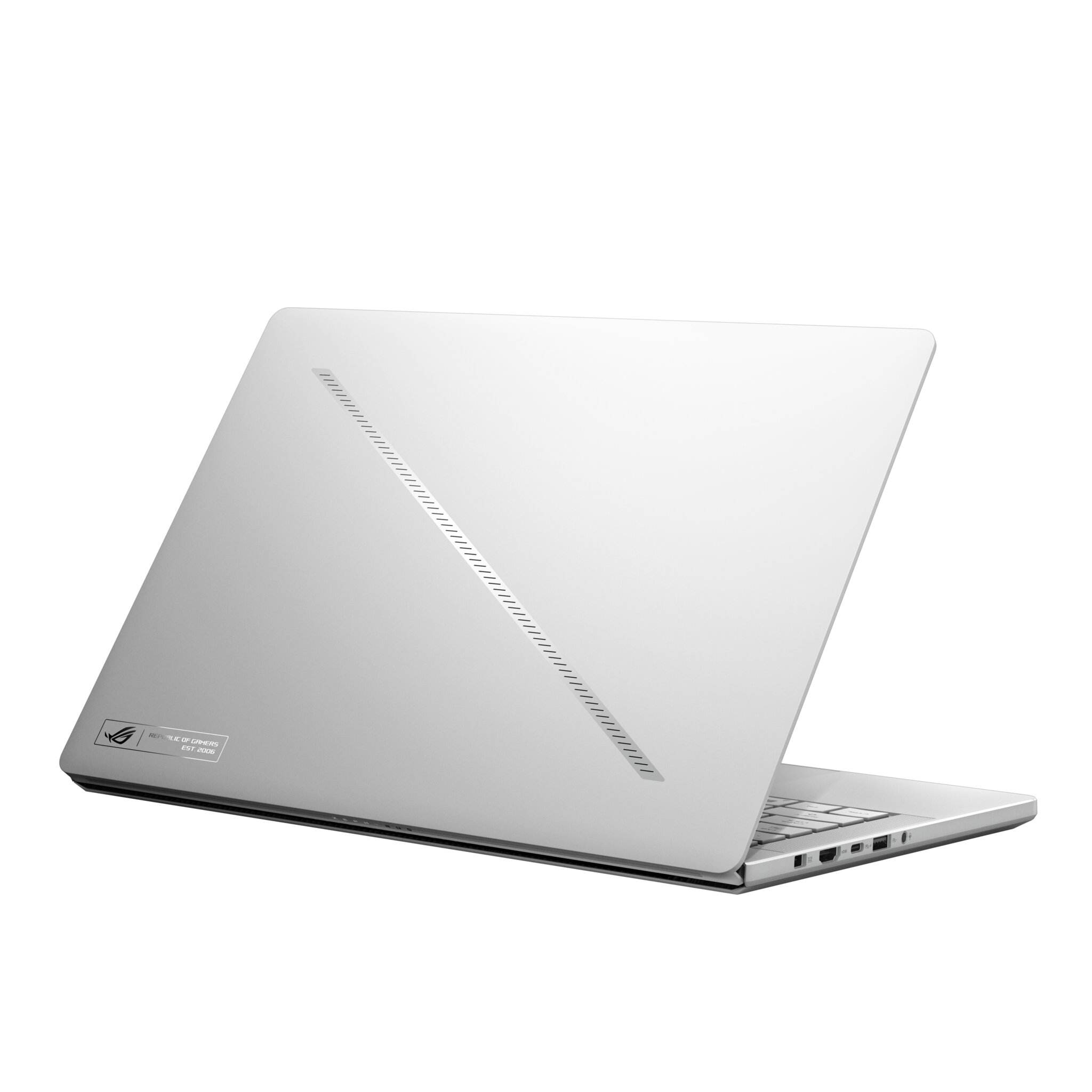 Un laptop argentato è aperto su sfondo bianco. Visibile la parte posteriore con logo e ventilazione.