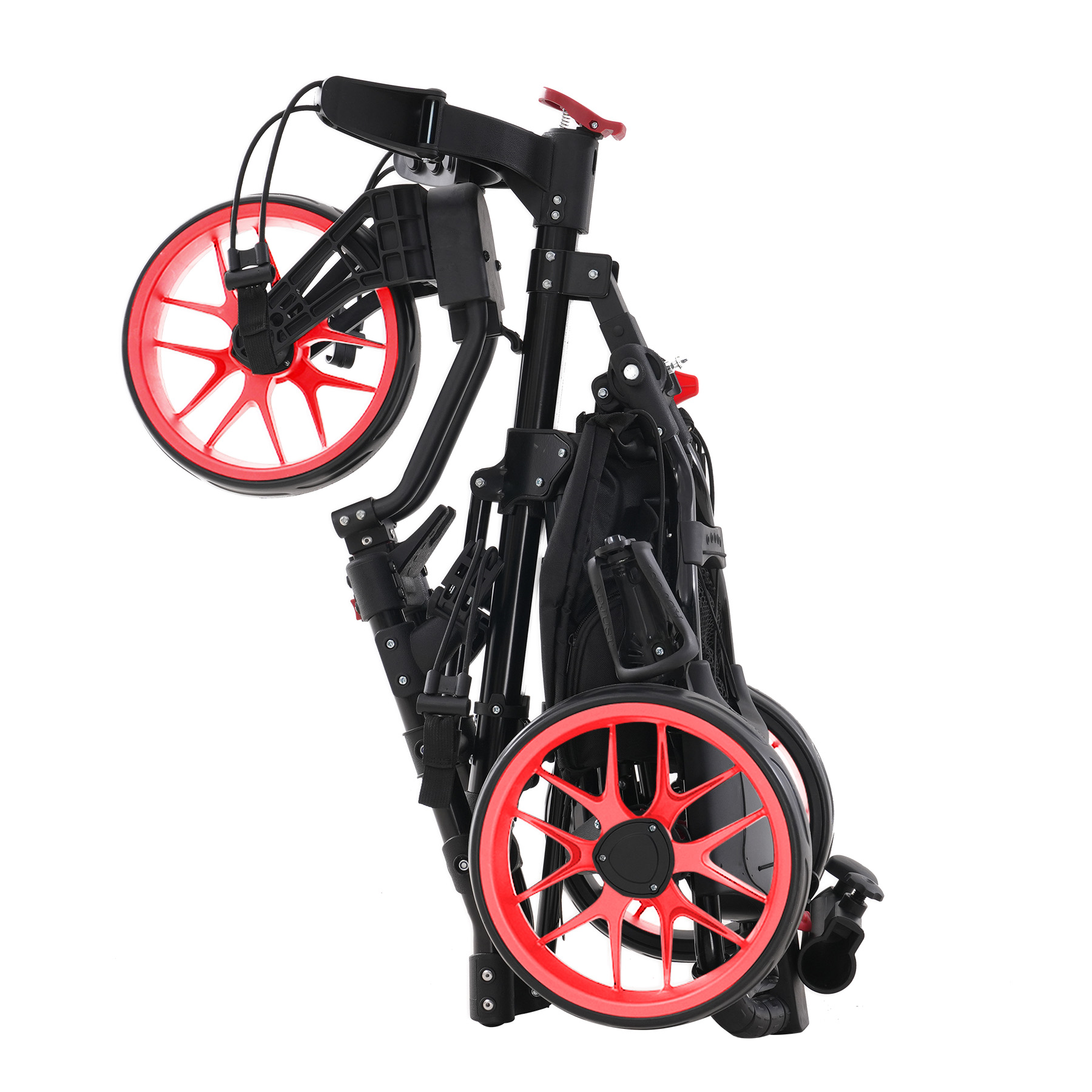 Złożony czarny wózek golfowy z czerwonymi kołami. Jest na białym tle.