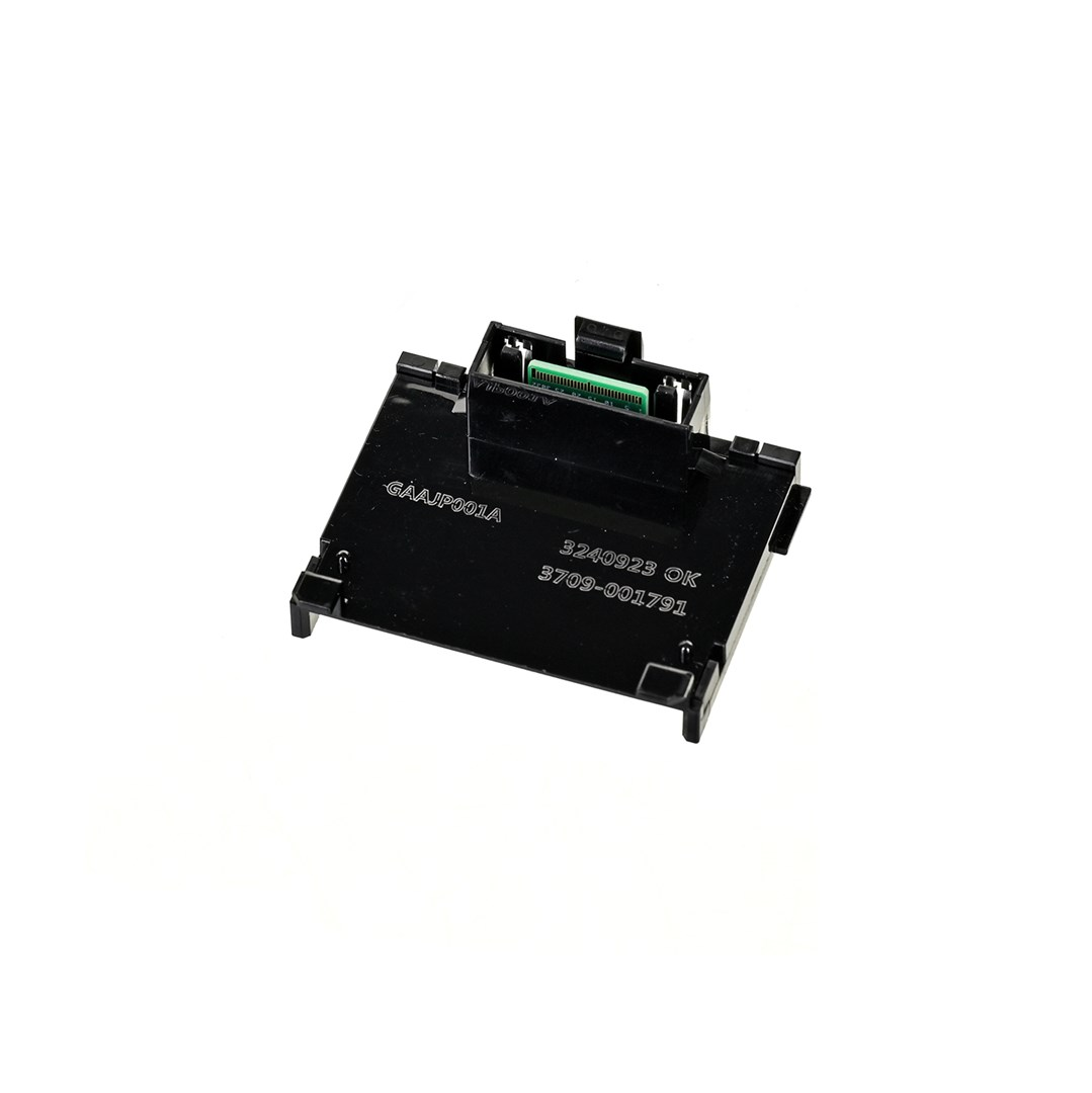 Ein schwarzes elektronisches Bauteil mit einer grünen Leiterplatte und weißem Hintergrund. Text auf dem Bauteil lautet 'GAAJP001A' und Zahlen.