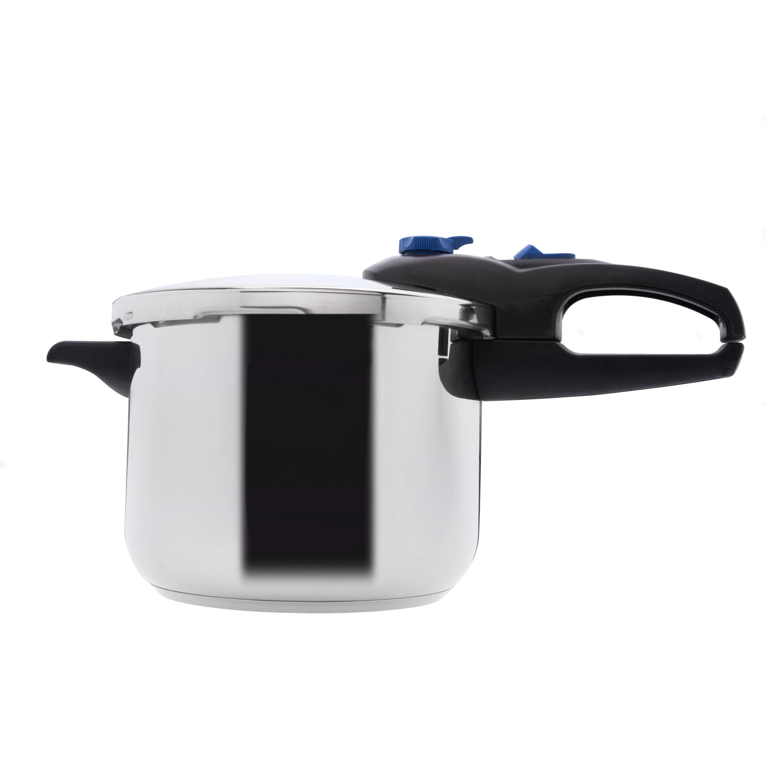 Una olla a presión de acero inoxidable con asa negra y pomo azul, sobre fondo blanco.