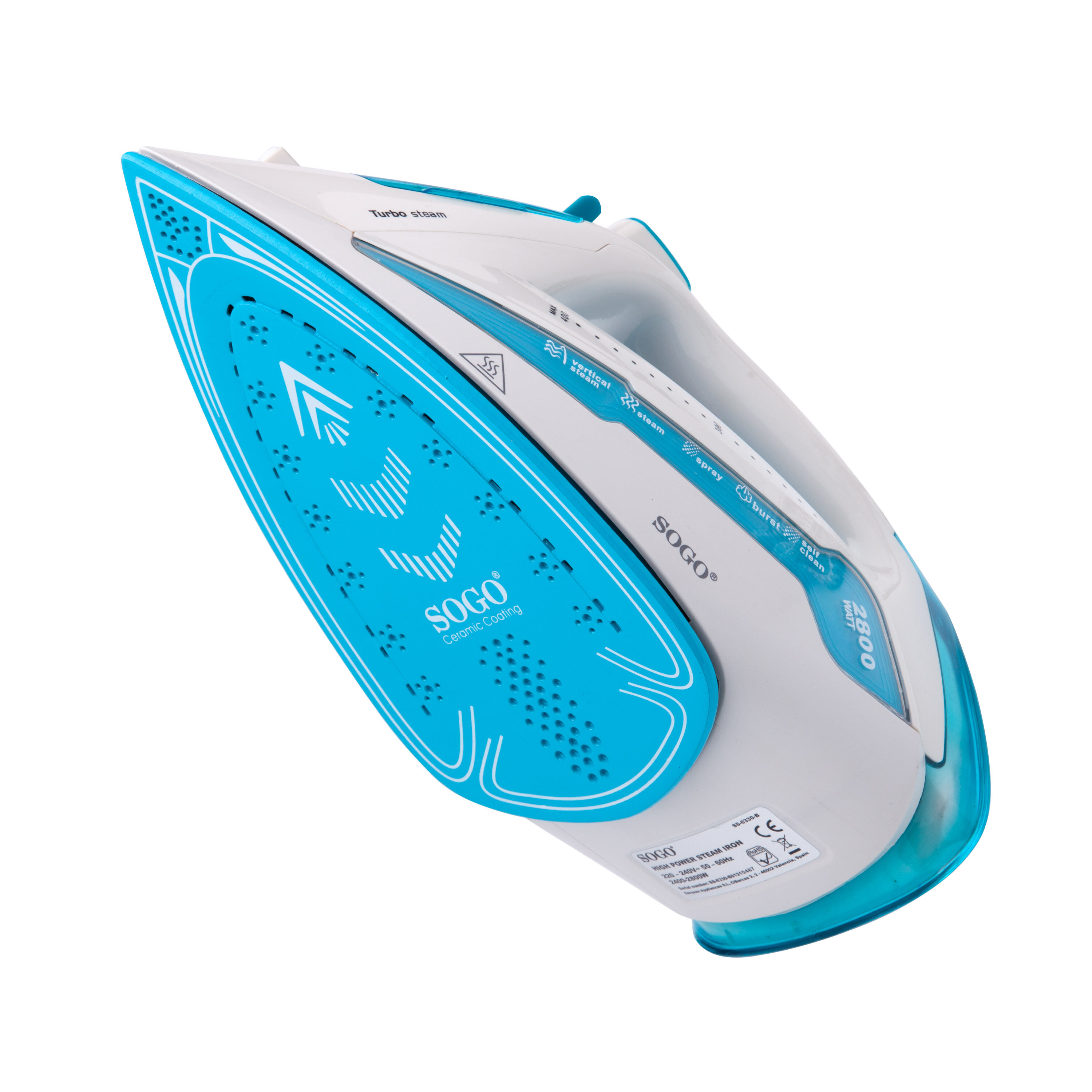Una plancha SOGO blanca y azul. Tiene una suela azul con agujeros y flechas blancas. El mango es blanco.