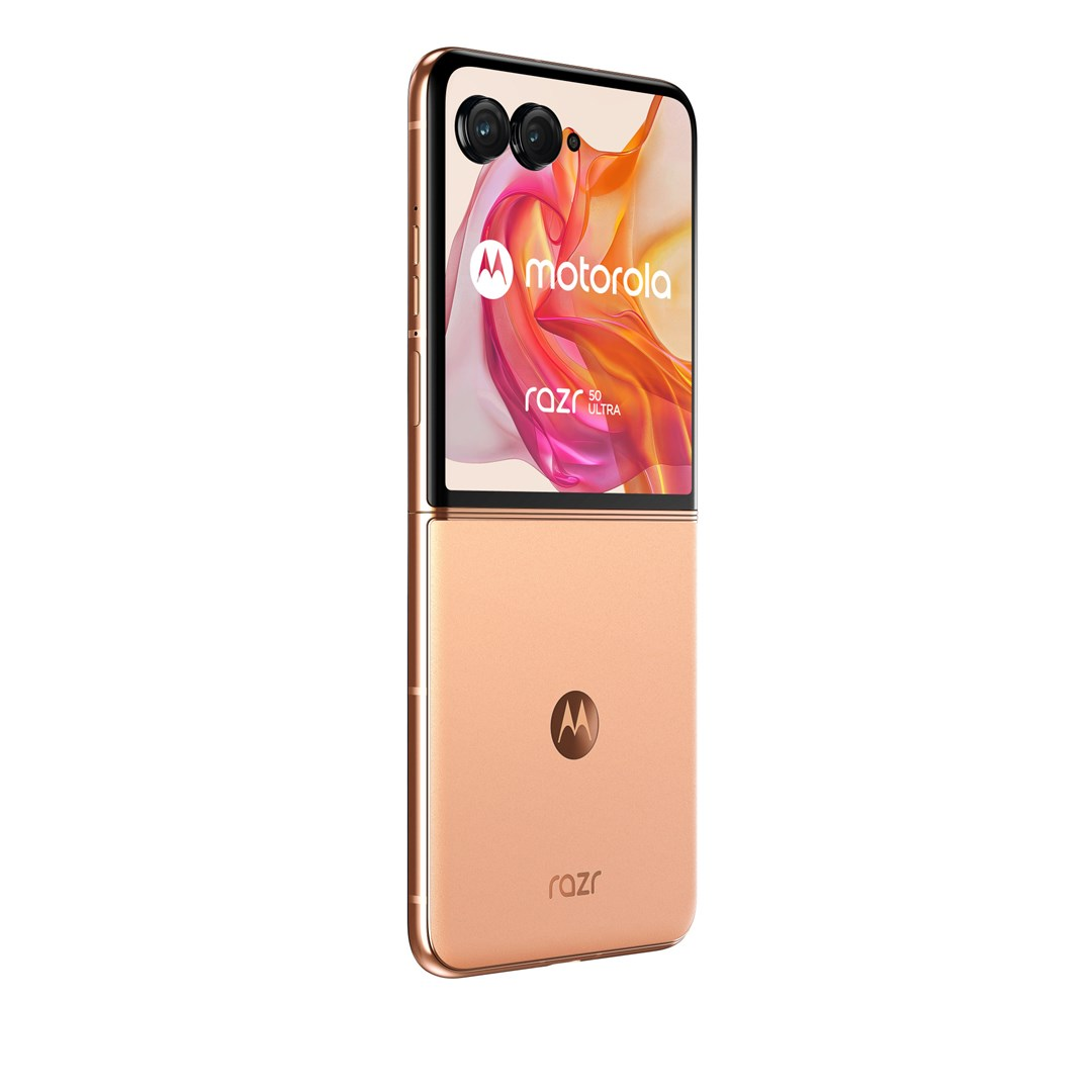 Ein goldenes Motorola Razr 50 Ultra Klapphandy ist geöffnet. Es zeigt das Motorola-Logo und das Razr-Branding.