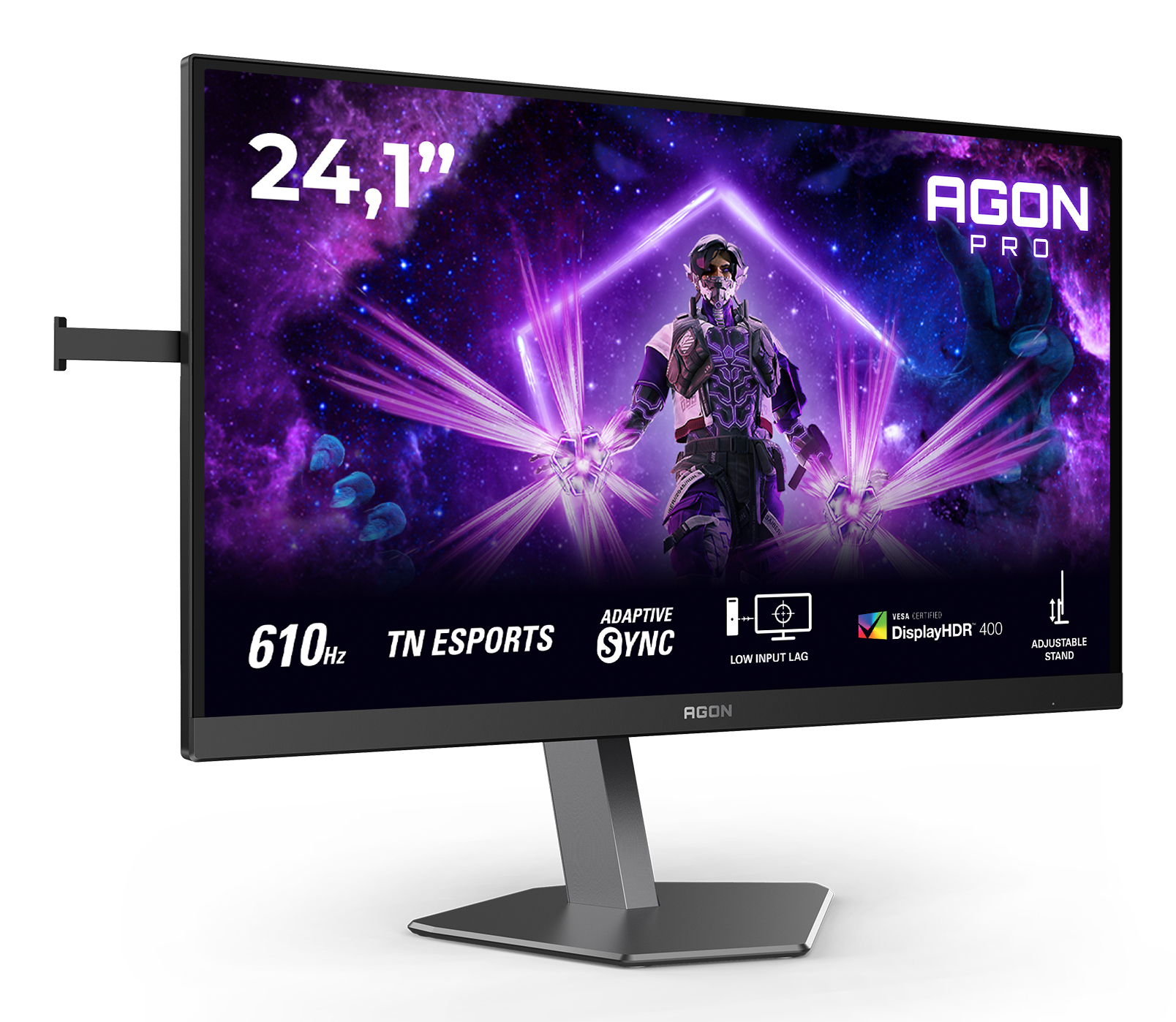 Een gaming monitor met een futuristische achtergrond. Een futuristisch personage staat in het midden van het scherm. De monitor is zwart en zilver.