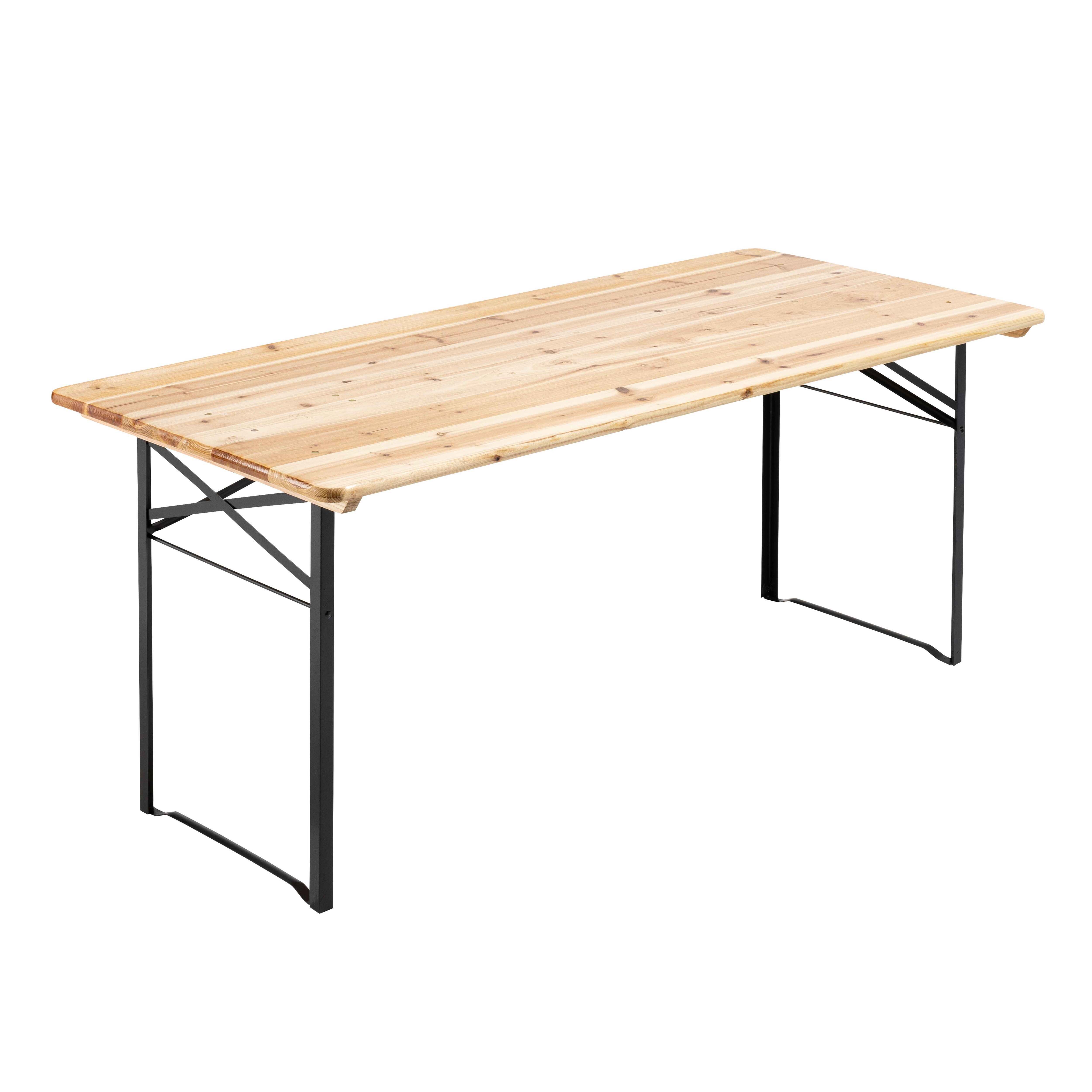 Ein rechteckiger Holztisch mit schwarzen Metallbeinen vor weißem Hintergrund. Der Tisch ist leer.